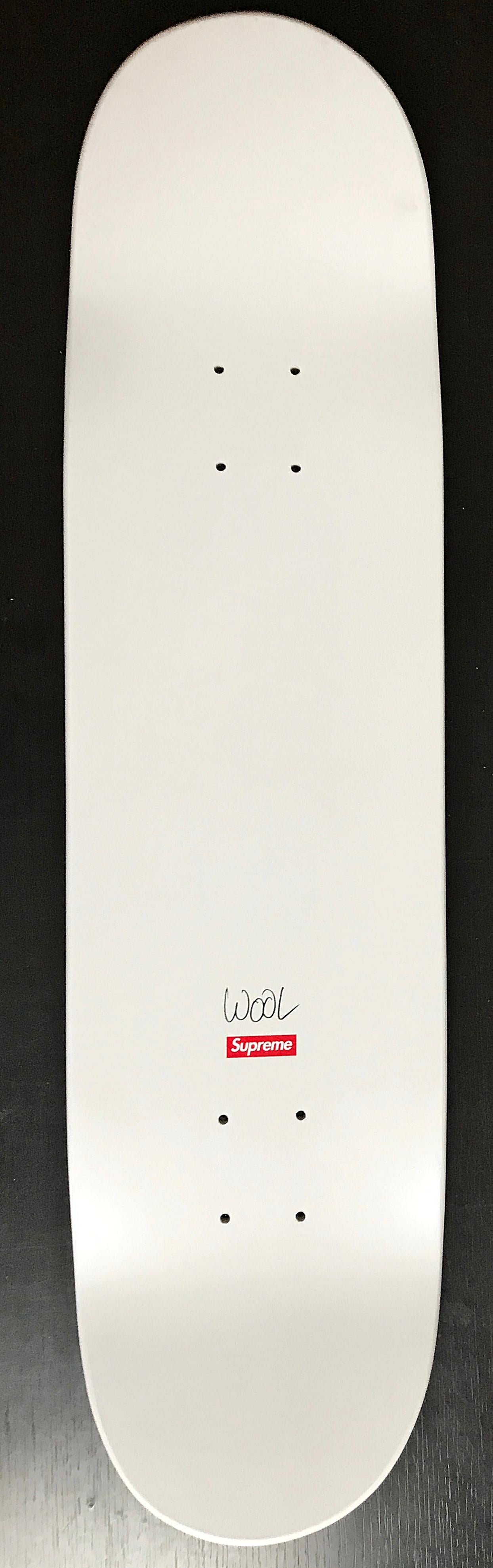 Christophe Wolle
Skate Deck, 2008  (Handgezeichnet und datiert 2017) 
Siebdruck auf Ahornholz (handsigniert von Christopher Wool, mit einer Datumsangabe von New York, 2017)
31 × 8 × 3/10 Zoll
Fett signiert und datiert 2017 mit der Datumsgrenze 