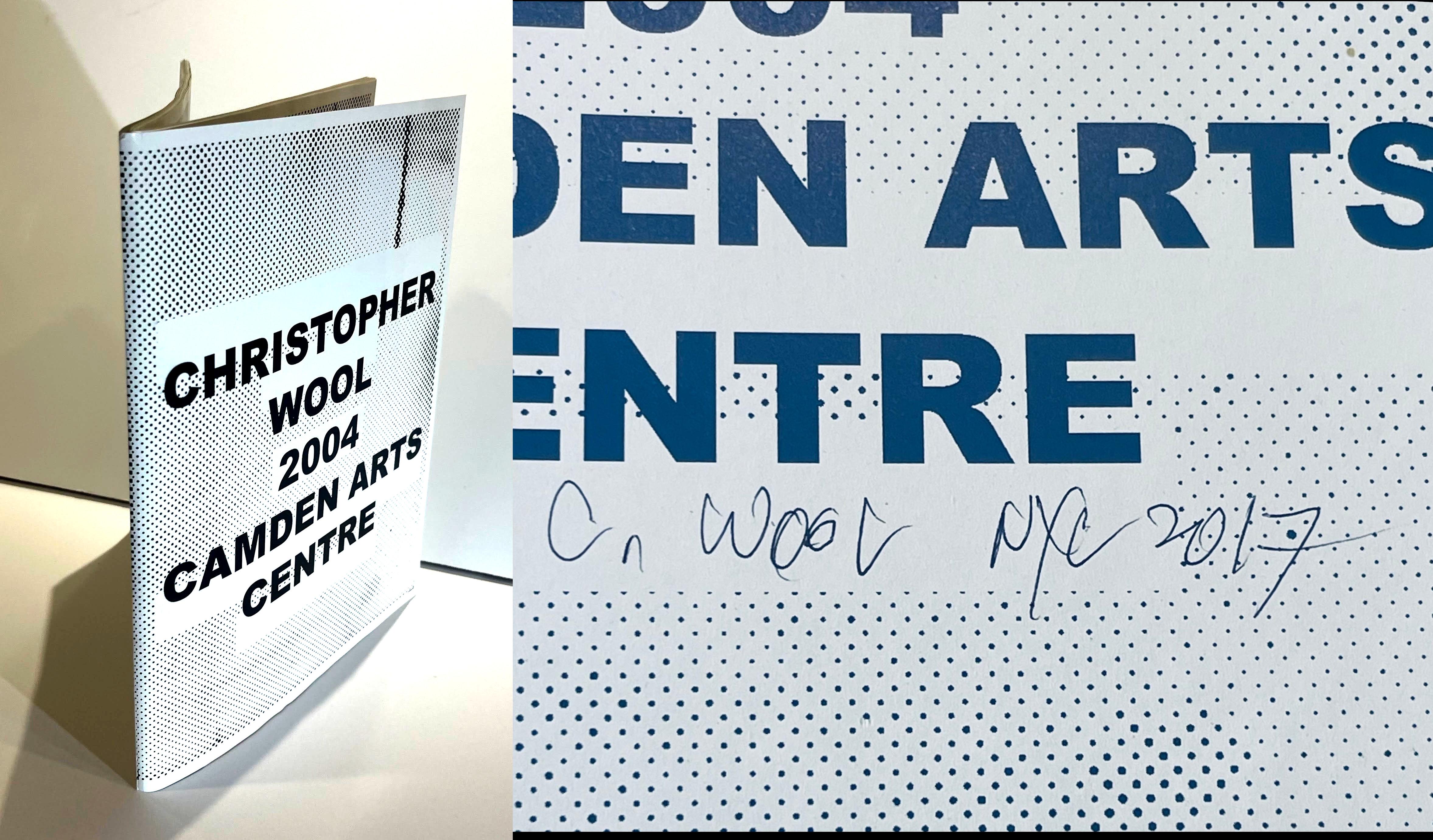 Christophe Wool
2004 CAMDEN ARTS CENTRE (signé et daté à la main par Christopher Wool), 2004
Catalogue à couverture souple (signé et daté à la main par Christopher Wool)
Signé et daté à la main en 2017 à l'encre par Christopher Wool.
8 1/2 × 8 1/2 ×