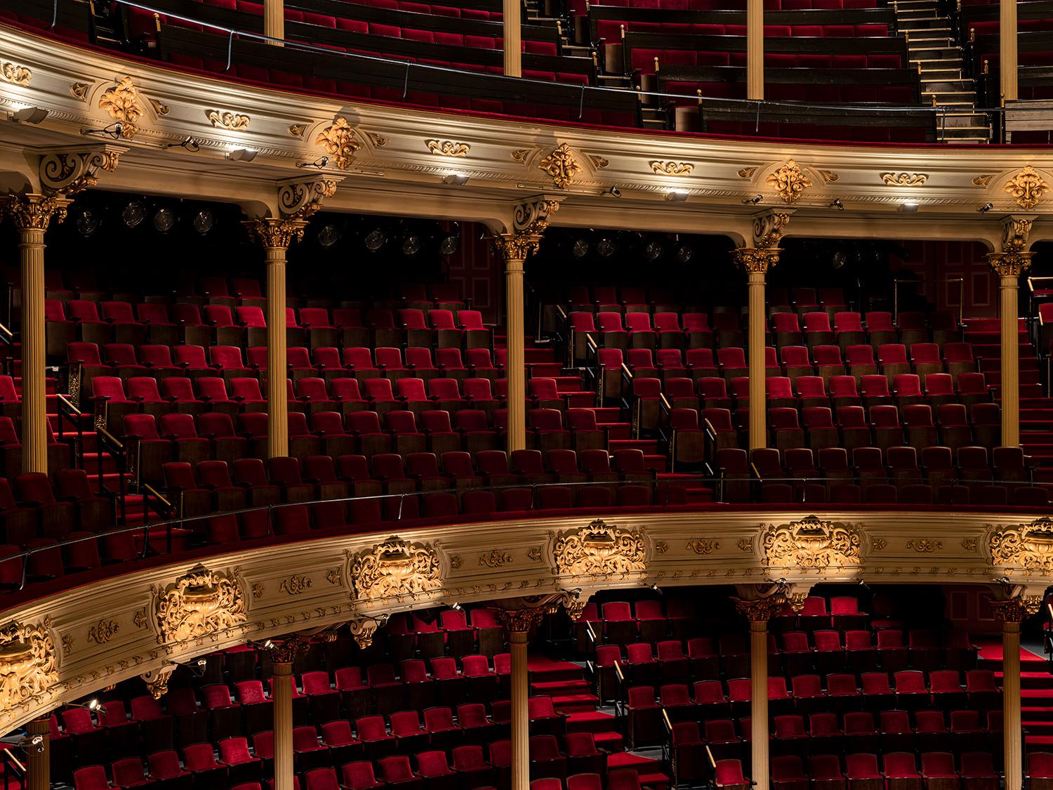 La Academia de Música de Filadelfia se inauguró en 1857 y es el teatro de ópera más antiguo que se conserva en América. La "Grande Olde Lady of Locust Street" ha acogido a notables artistas con un auditorio abierto en forma de herradura y dos