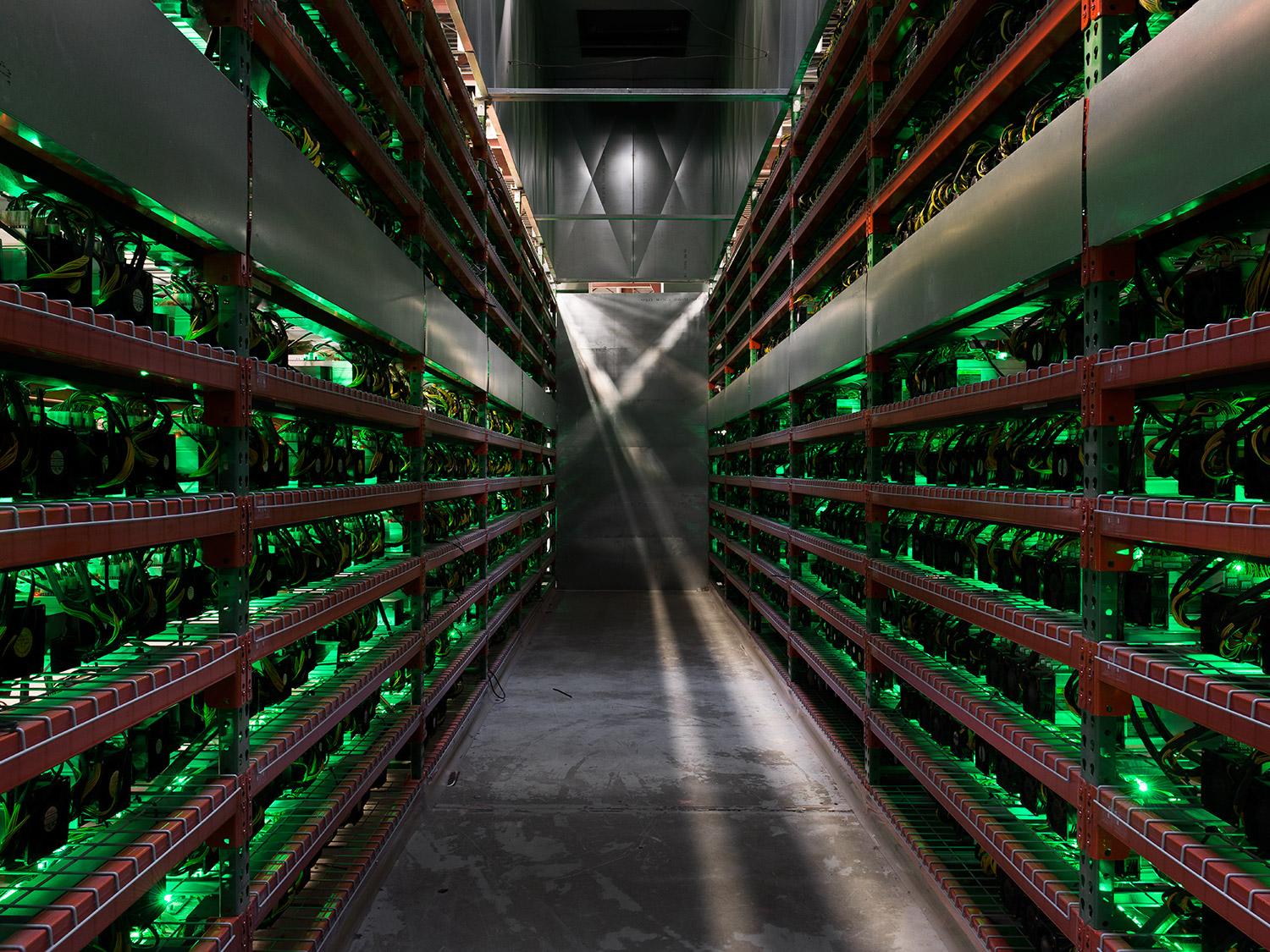 Still-Life Photograph Christos J. Palios - Christo J. Palios - Les allées chaudes  (Cryptocurrency Farm), 2018, imprimé d
après