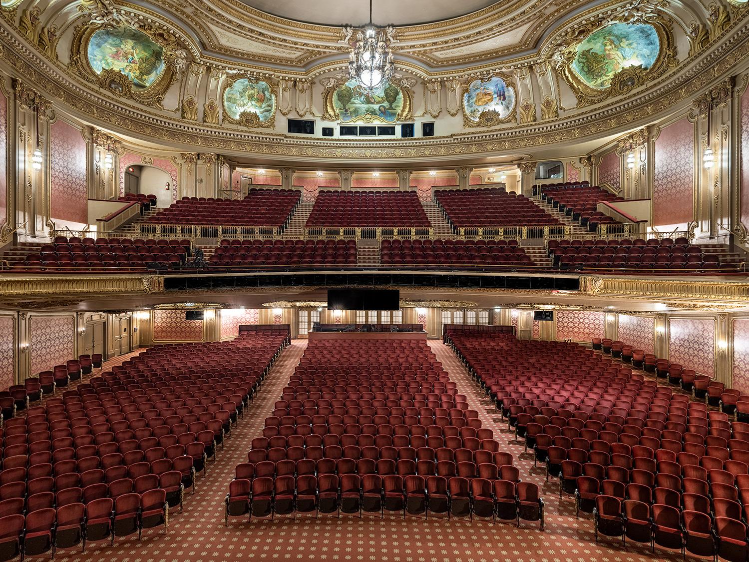 Christos J. Palios - Auditorio del Teatro Mark Hellinger, NYC, 2021, Impreso después de