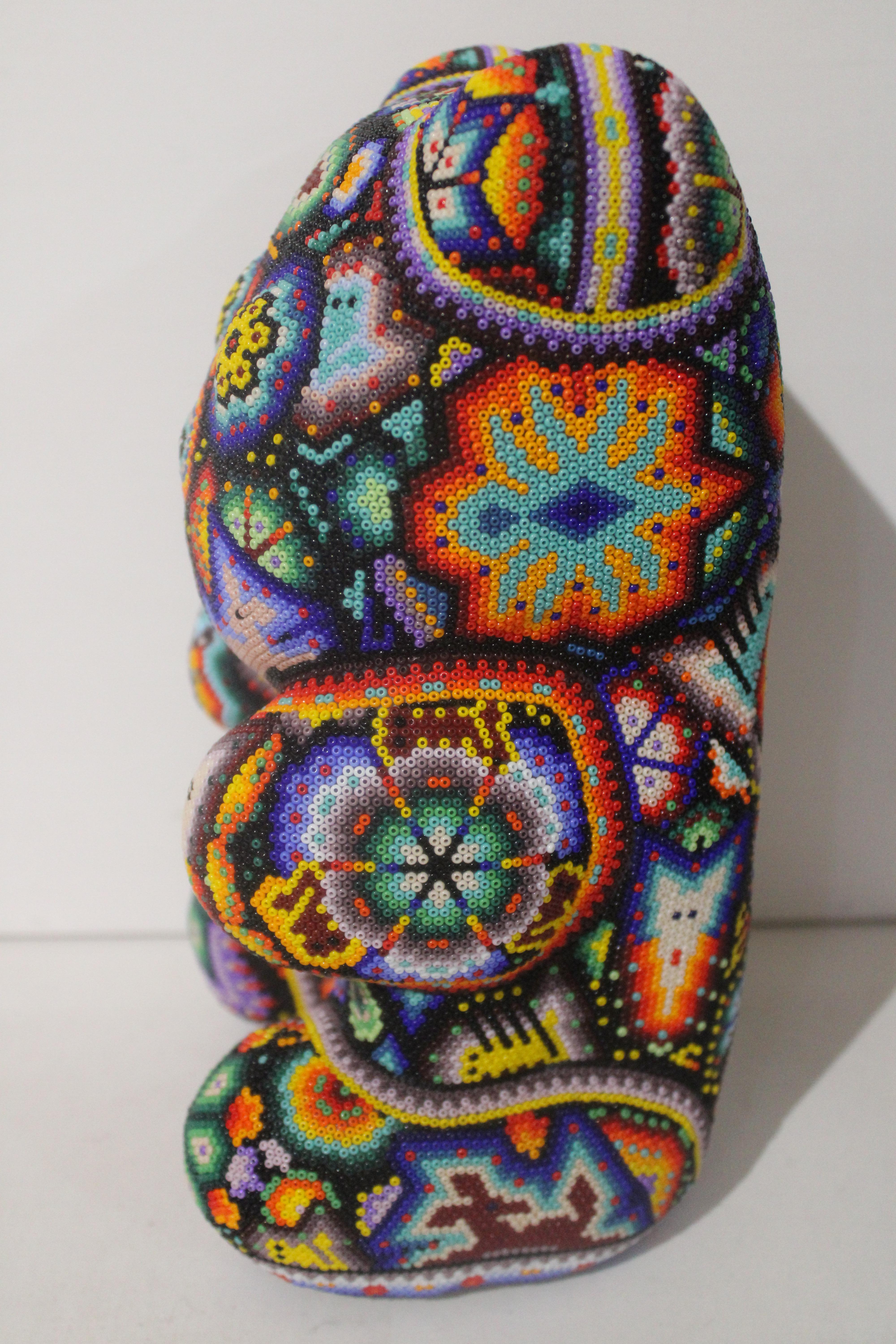 „ Gummibär“ aus der Serie Huichol ALTERATIONS (Pop-Art), Sculpture, von CHROMA aka Rick Wolfryd 