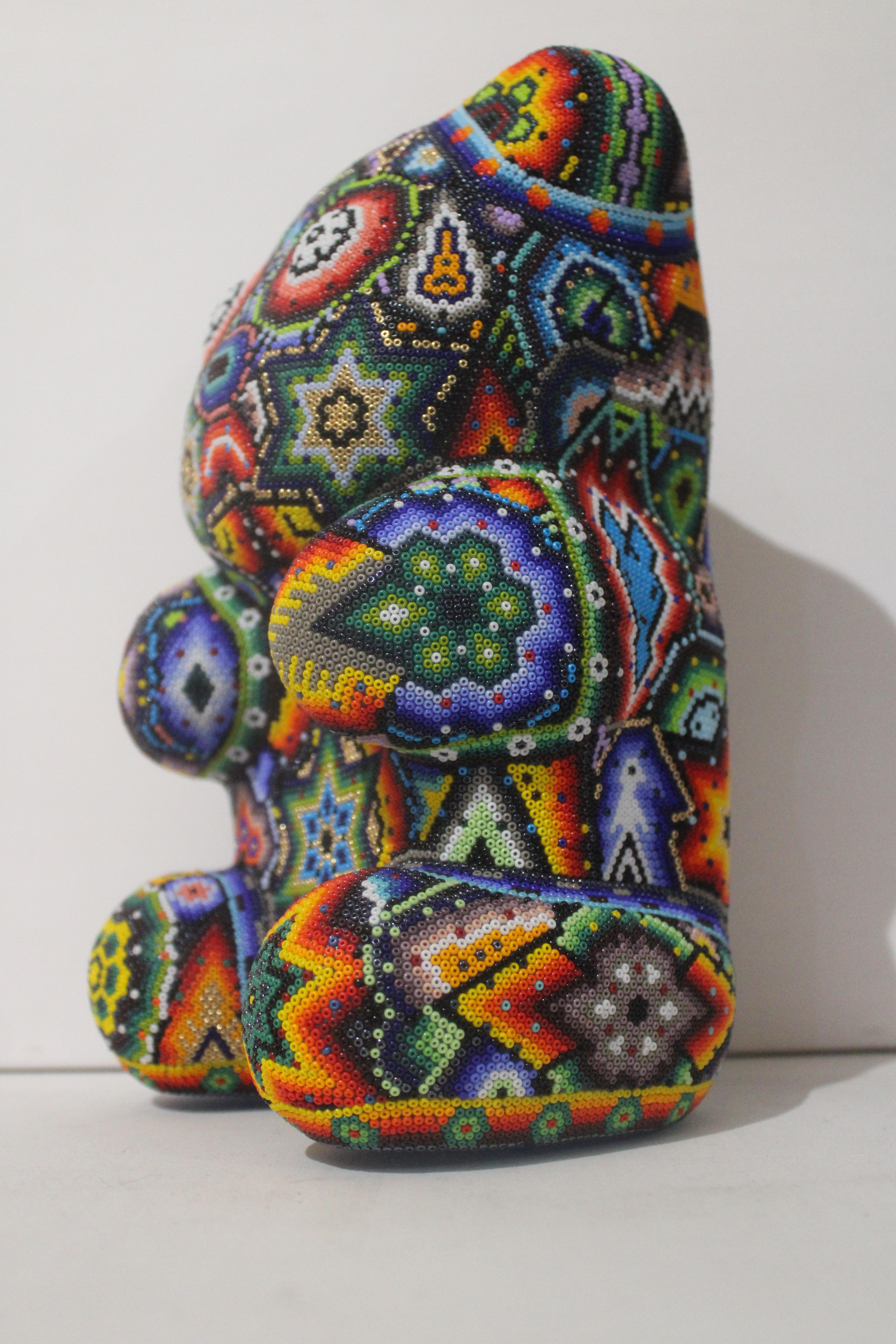 „ Gummibär“ aus der Serie Huichol ALTERATIONS (Pop-Art), Sculpture, von CHROMA aka Rick Wolfryd 