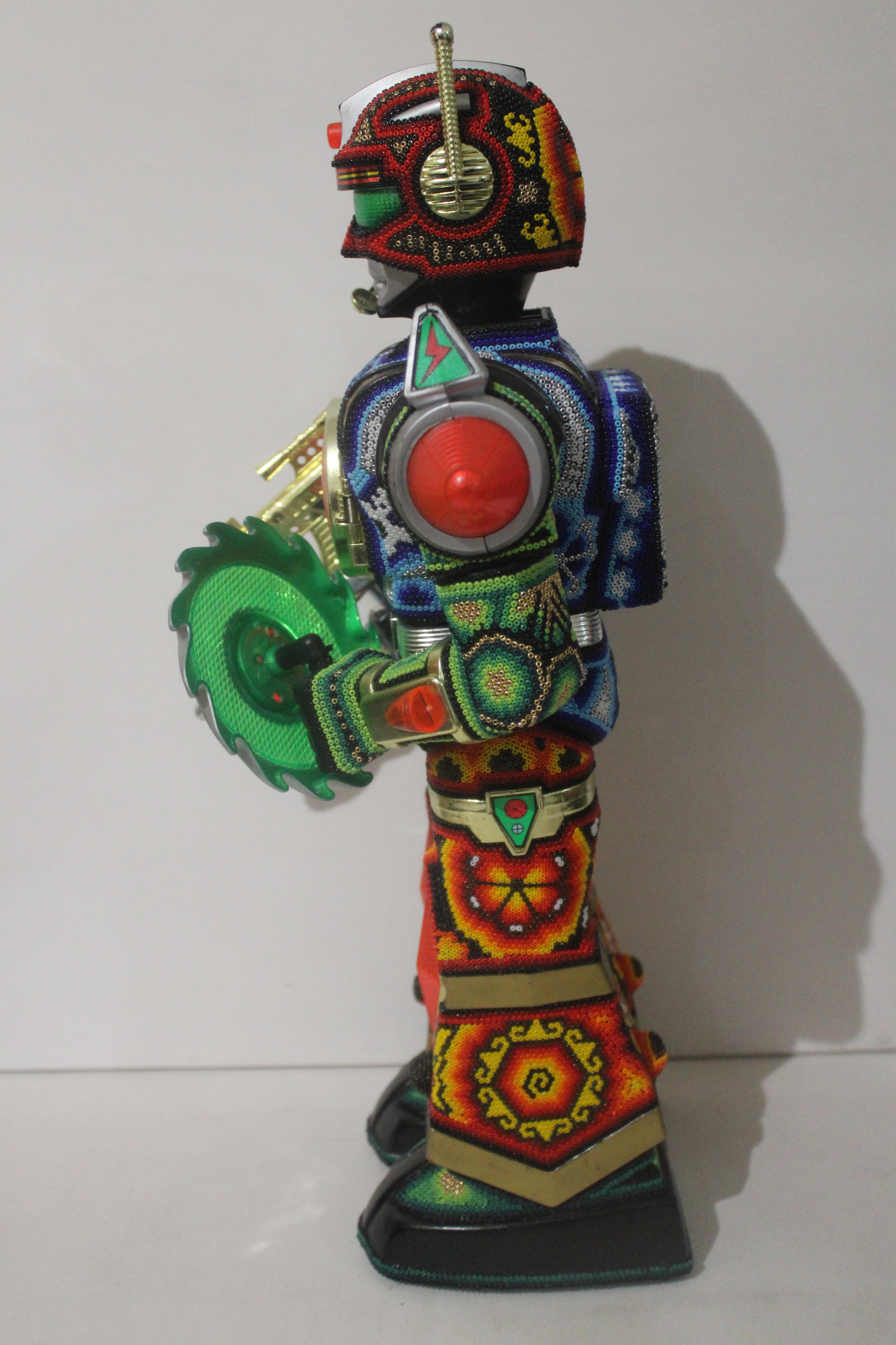 „ Mr. Robato“ aus der Serie Huichol ALTERATIONS (Pop-Art), Sculpture, von CHROMA aka Rick Wolfryd 