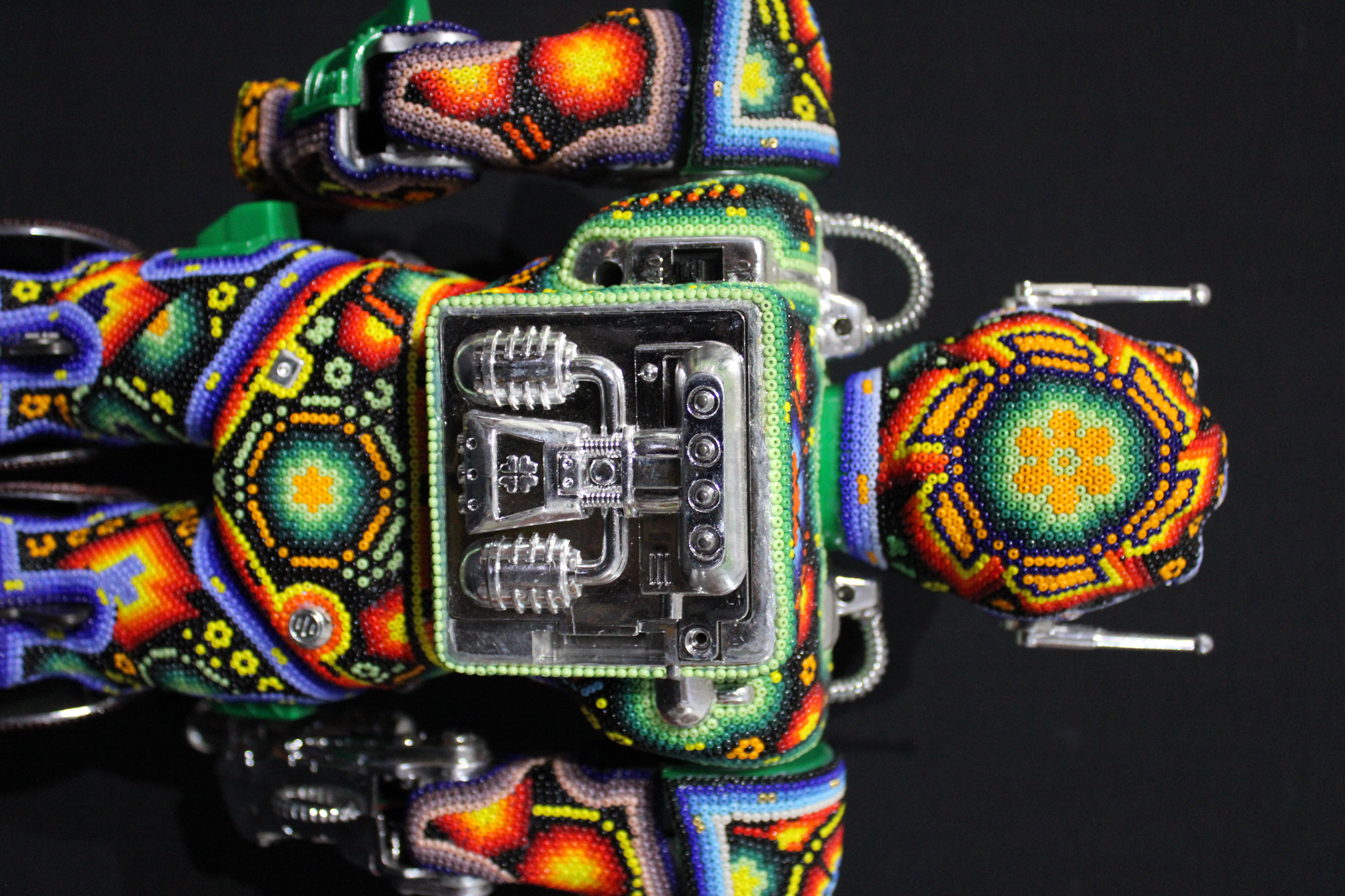 ARTE DE ALTERTACIÓN . . es un proceso de colaboración entre Rick Wolfryd, artista y marchante de arte con más de 40 años de experiencia, y varios artistas huicholes mexicanos y estudios de arte huicholes mexicanos por los que Rick se ha sentido