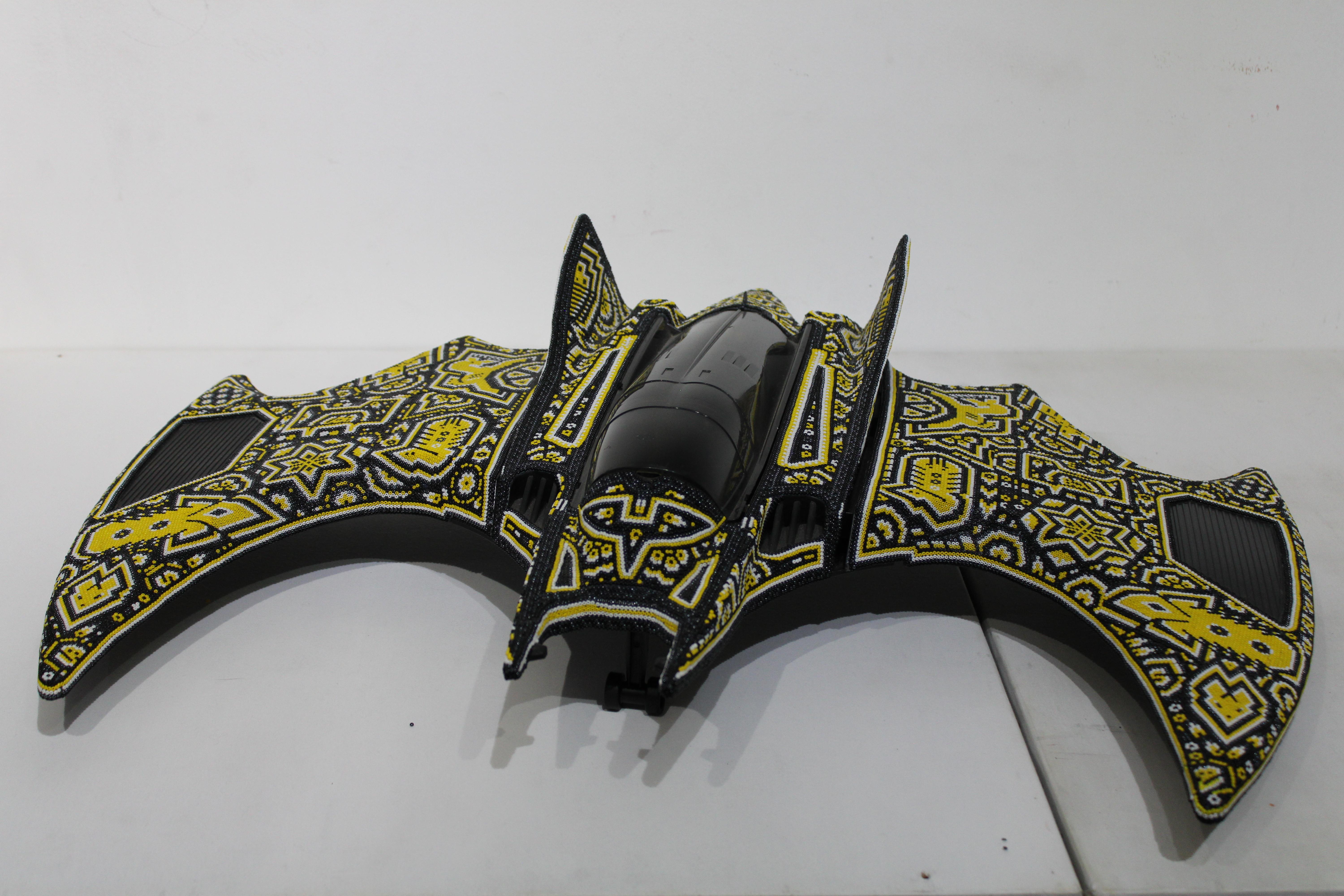Huichol ULTRA RARE BATMOVIL  de Huichol Alterations - Sculpture de CHROMA aka Rick Wolfryd 