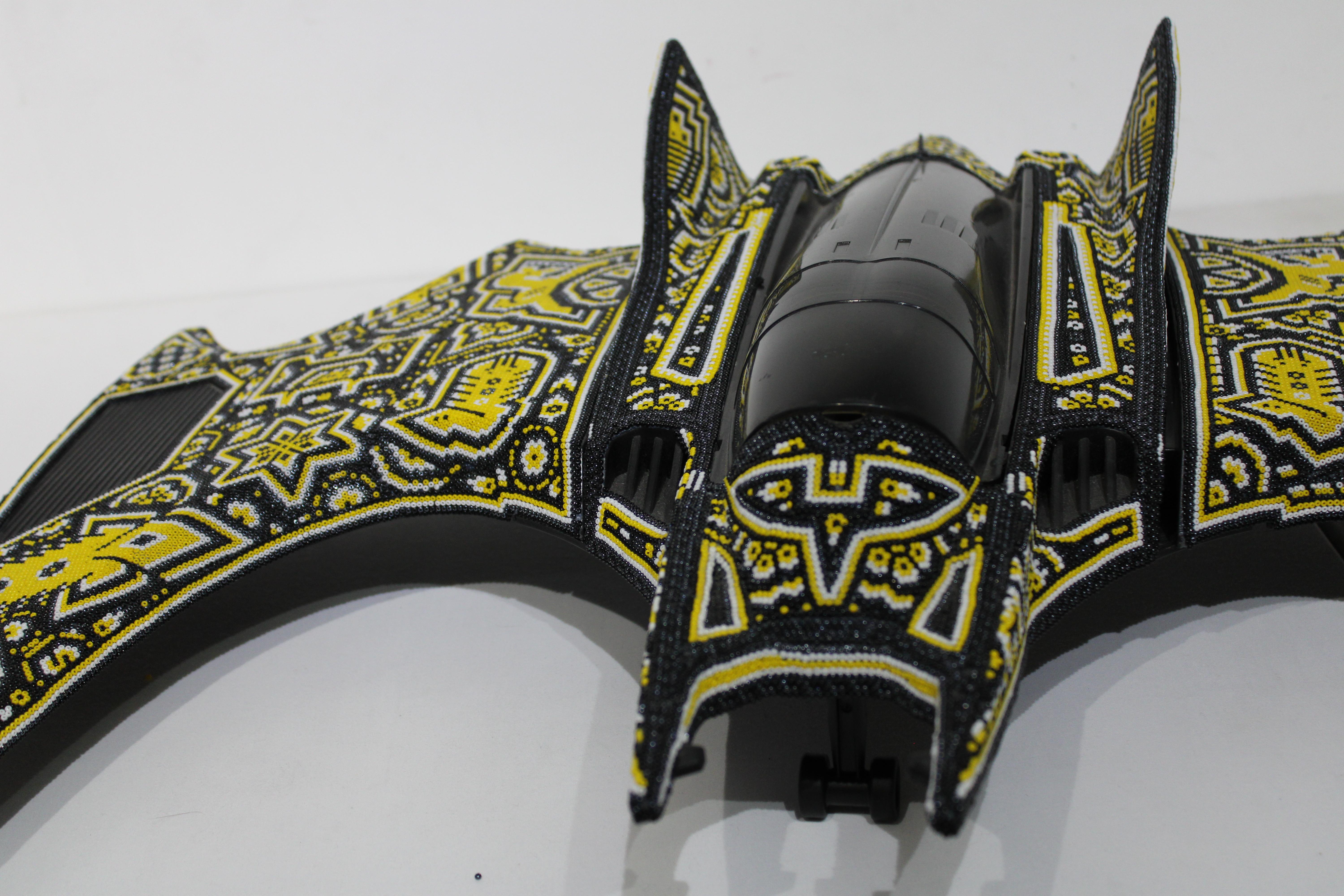 Huichol ULTRA RARE BATMOVIL  de Huichol Alterations - Pop Art Sculpture par CHROMA aka Rick Wolfryd 