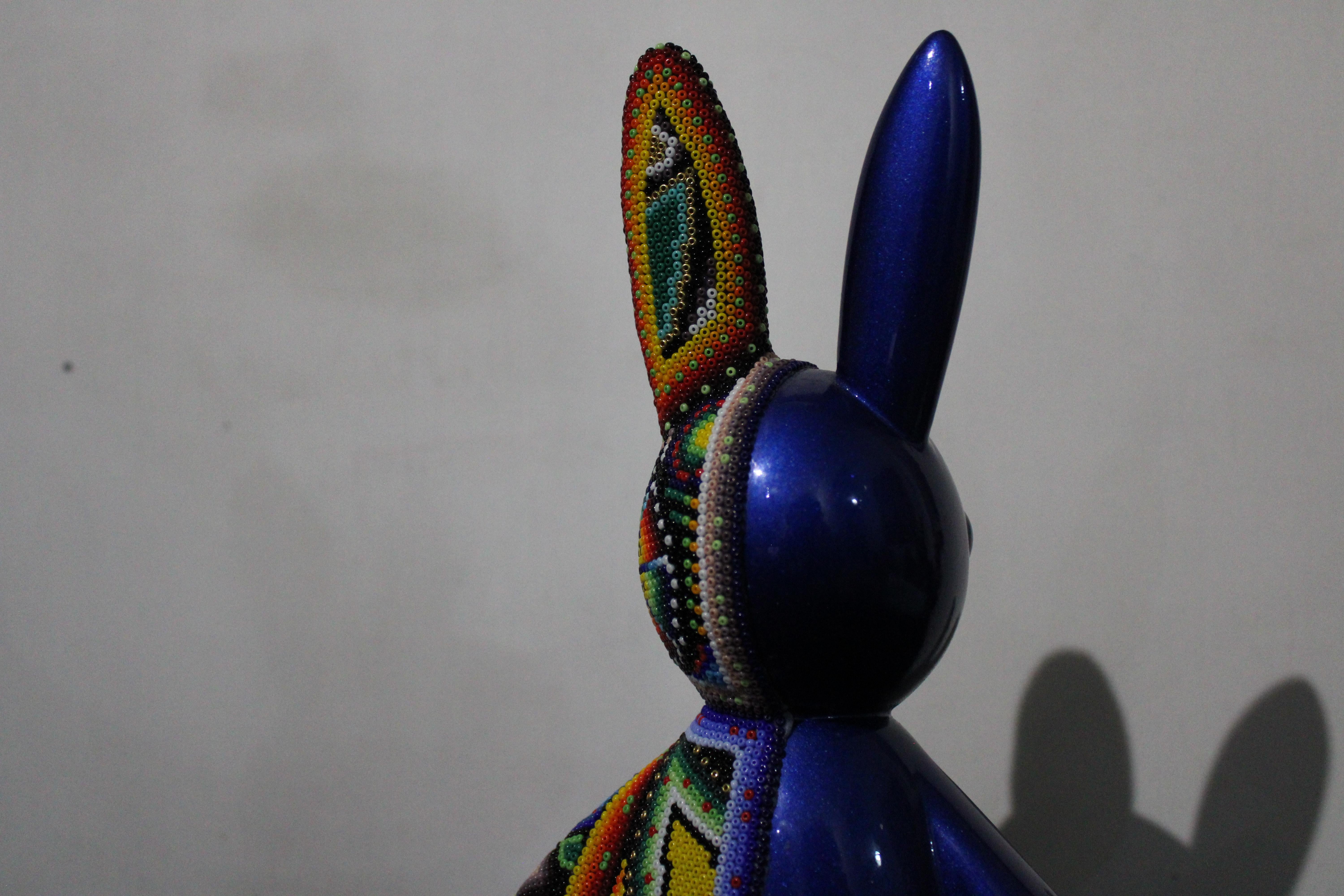 AMORE PER I CAGNOLINI I - Figurative Sculpture Nero di CHROMA aka Rick Wolfryd 