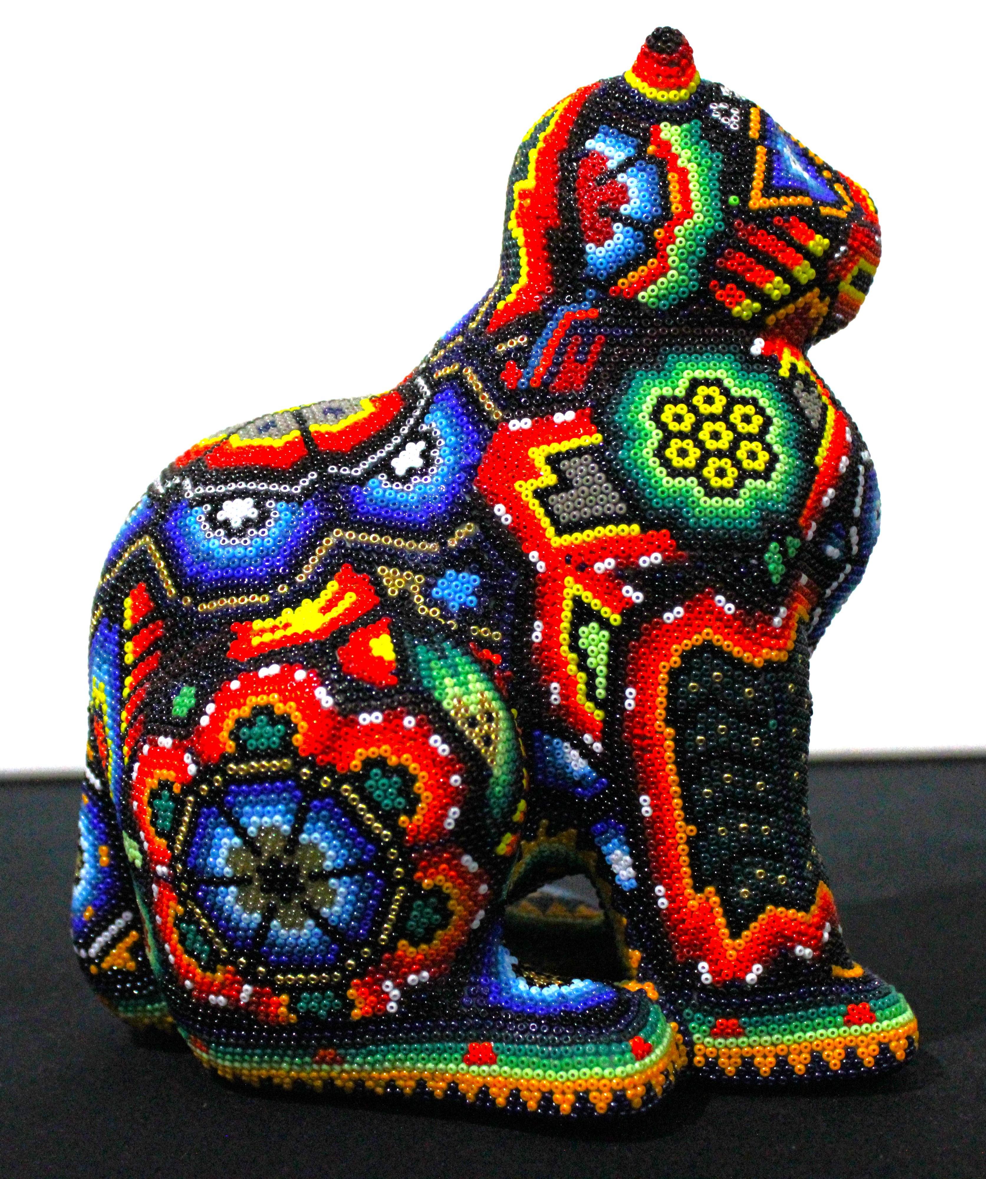 Firmato e datato 2025.

APERTO ALLE COMMISSIONI!!!

ALTERAZIONE DELL'ARTE . . è un processo di collaborazione tra Rick Wolfryd, artista e mercante d'arte con oltre 40 anni di esperienza, e vari artisti Huichol messicani e studi d'arte Huichol