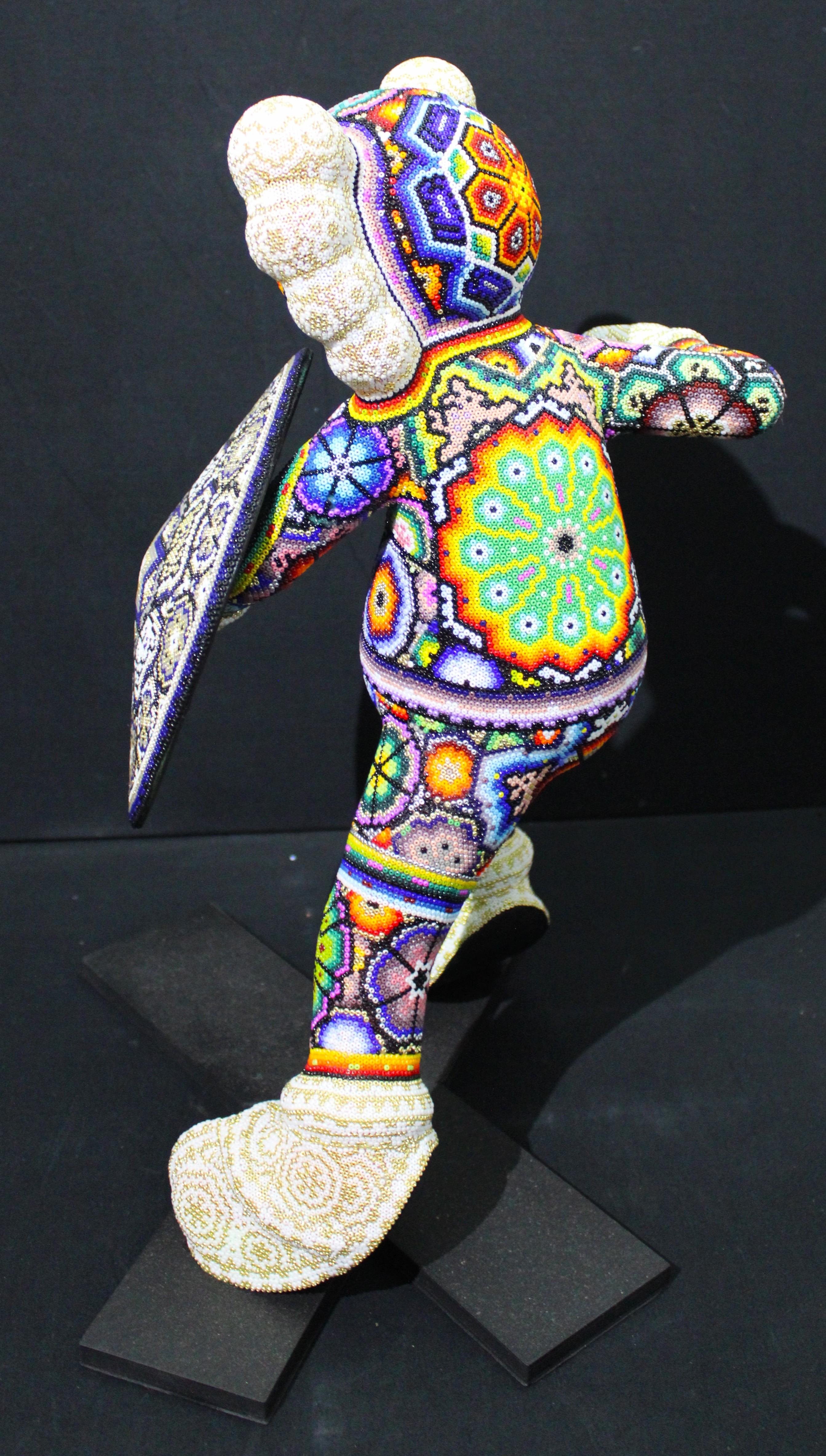 CAPITÁN AMÉRICA: ¡EL ESCUDO! ¡! ¡! ¡! ¡!

ARTE DE ALTERACIÓN . . es un proceso de colaboración entre CHROMA, también conocido como Rick Wolfryd, artista y marchante de arte con más de 40 años de experiencia, y varios artistas huicholes mexicanos y