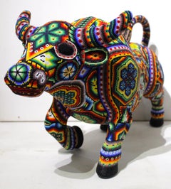 Skulptur „El Toro 2“ von Chroma alias Rick Wolfryd, Huichol-Mischtechnik, 2026