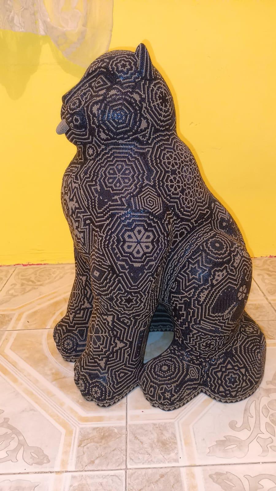 CHROMA alias Rick Wolfryd Escultura Huichol 