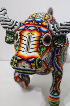 Scultura Chroma 'El Toro', serie Huichol, tecnica mista, 2026