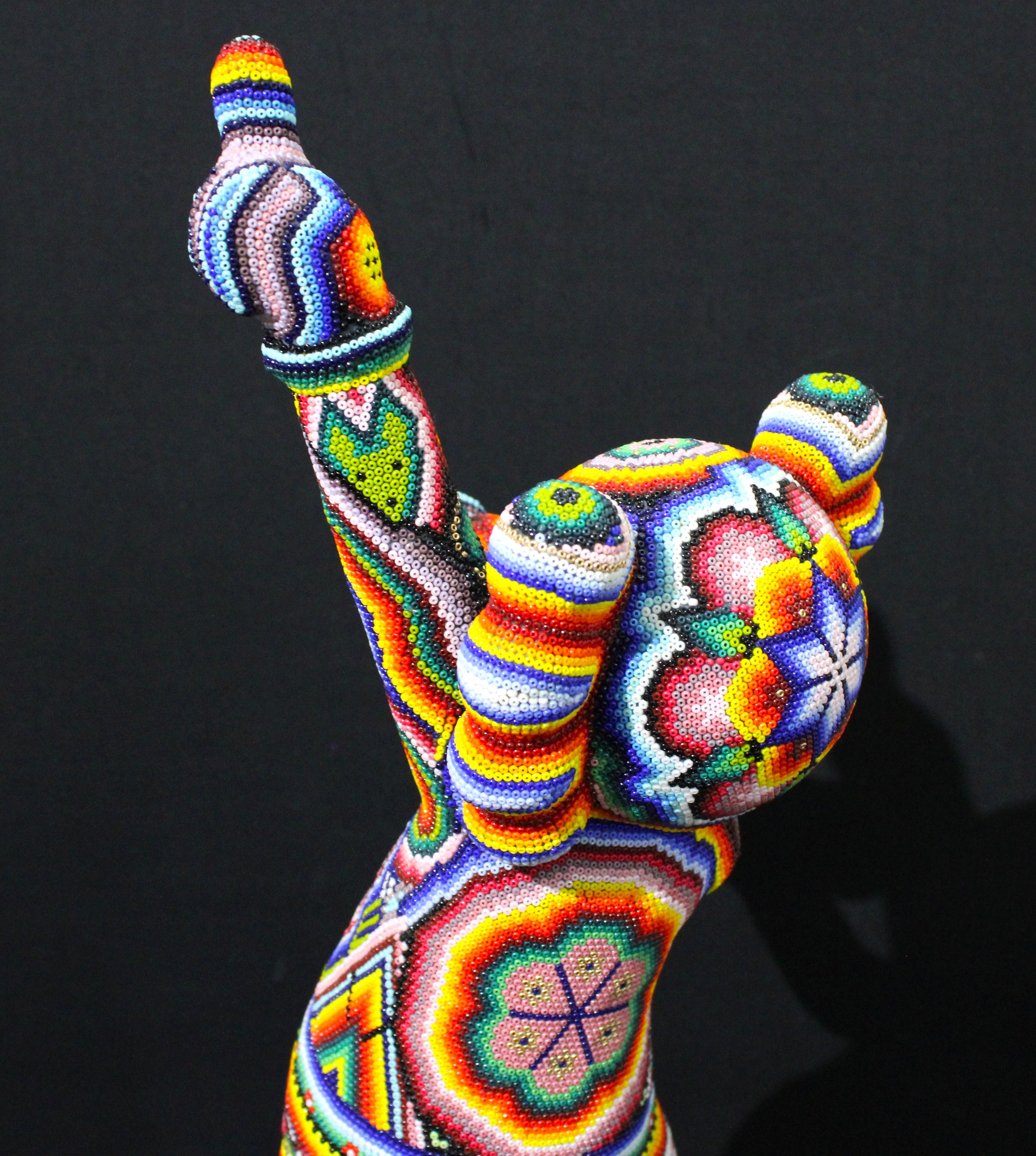 ALTERAZIONE DELL'ARTE . . è un processo di Collaboration tra Rick Wolfryd, artista e mercante d'arte con oltre 40 anni di esperienza, e vari artisti Huichol messicani e studi d'arte Huichol messicani che Rick ha frequentato dopo oltre 10 anni di