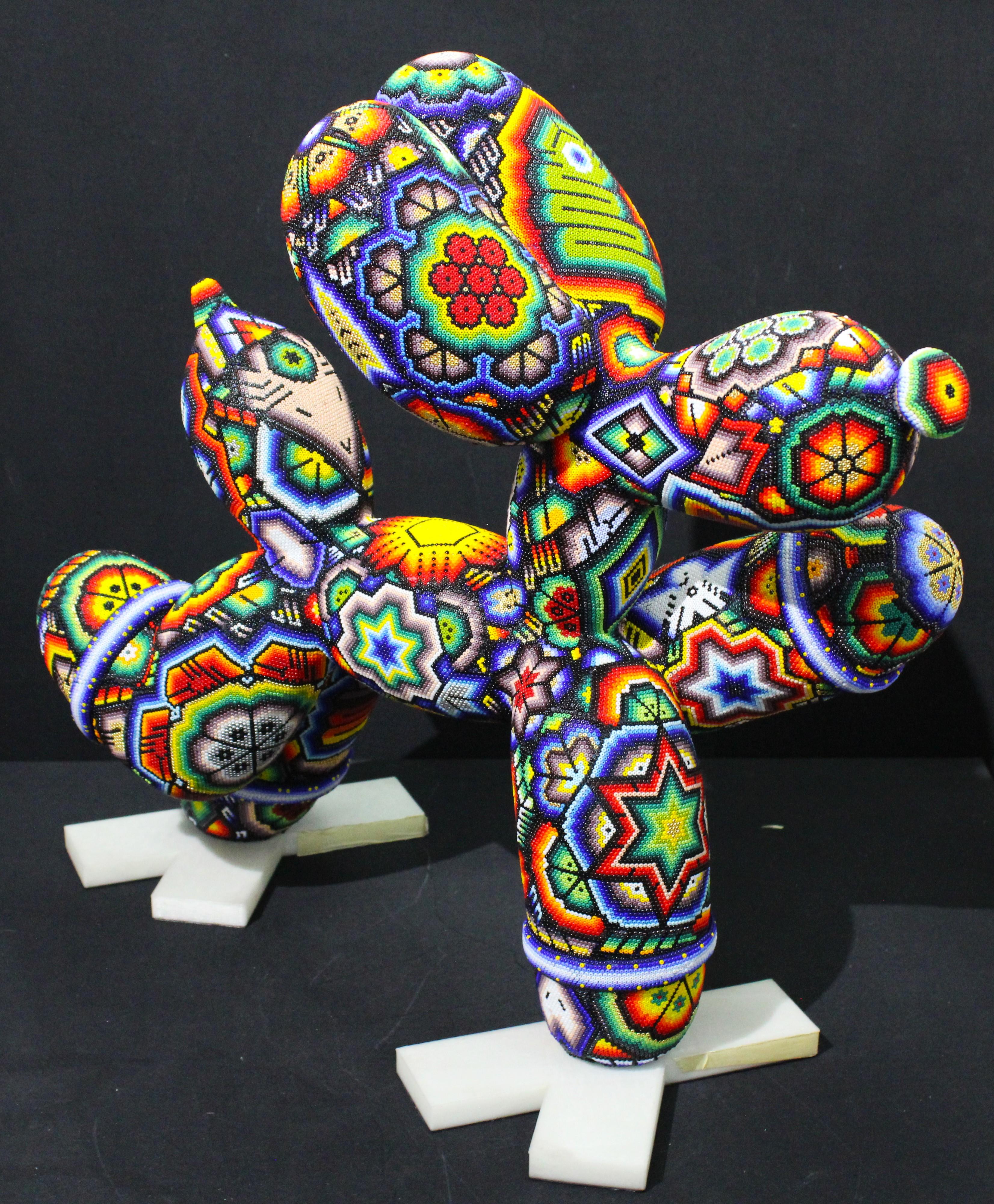 CHROMA-SEA OF DESIRE . . . PEEING DOG - Noir Figurative Sculpture par CHROMA aka Rick Wolfryd 