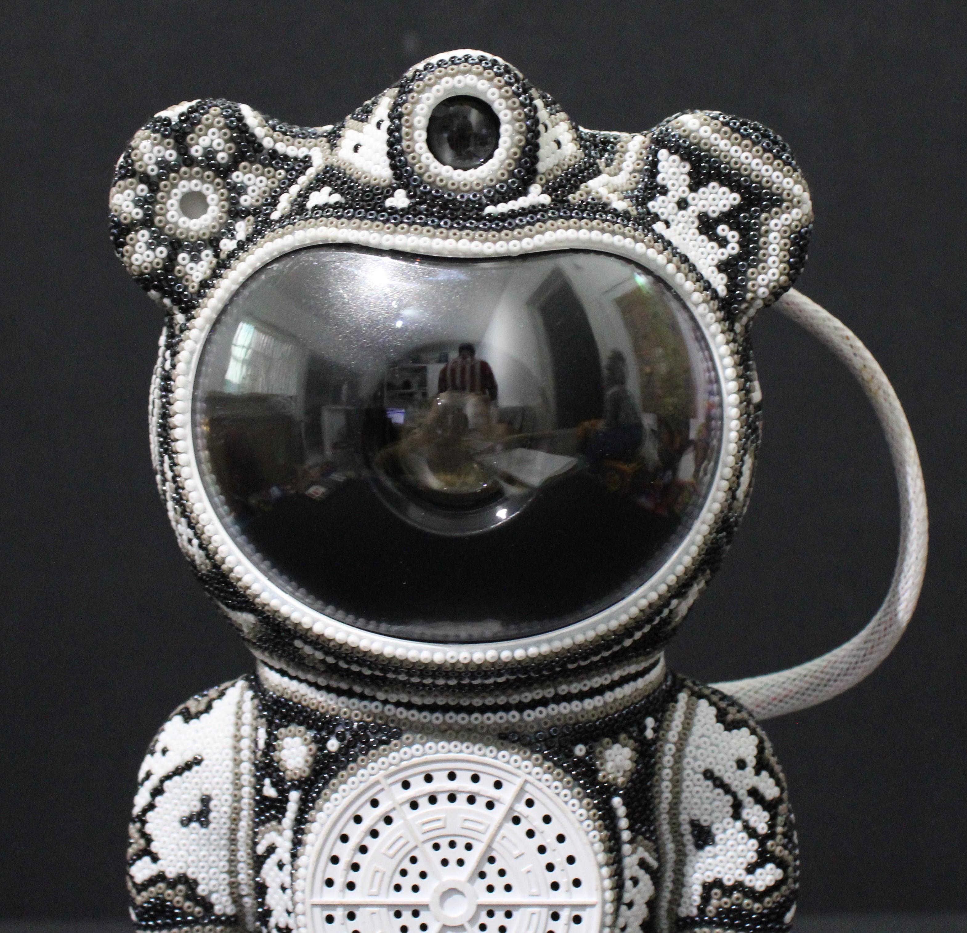 CHROMA-SPACEMAN CAN - Sculpture by CHROMA aka Rick Wolfryd 