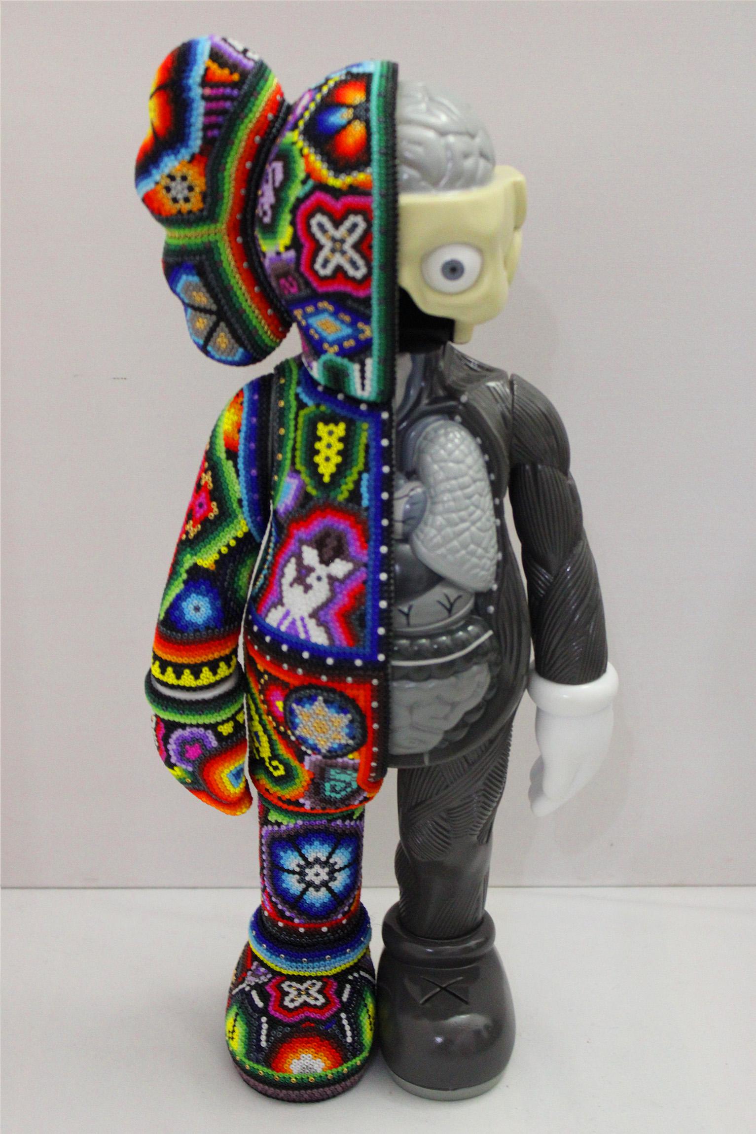 « Artiste diplômé » de la série Huichol ALTERATIONS - Sculpture de CHROMA aka Rick Wolfryd 