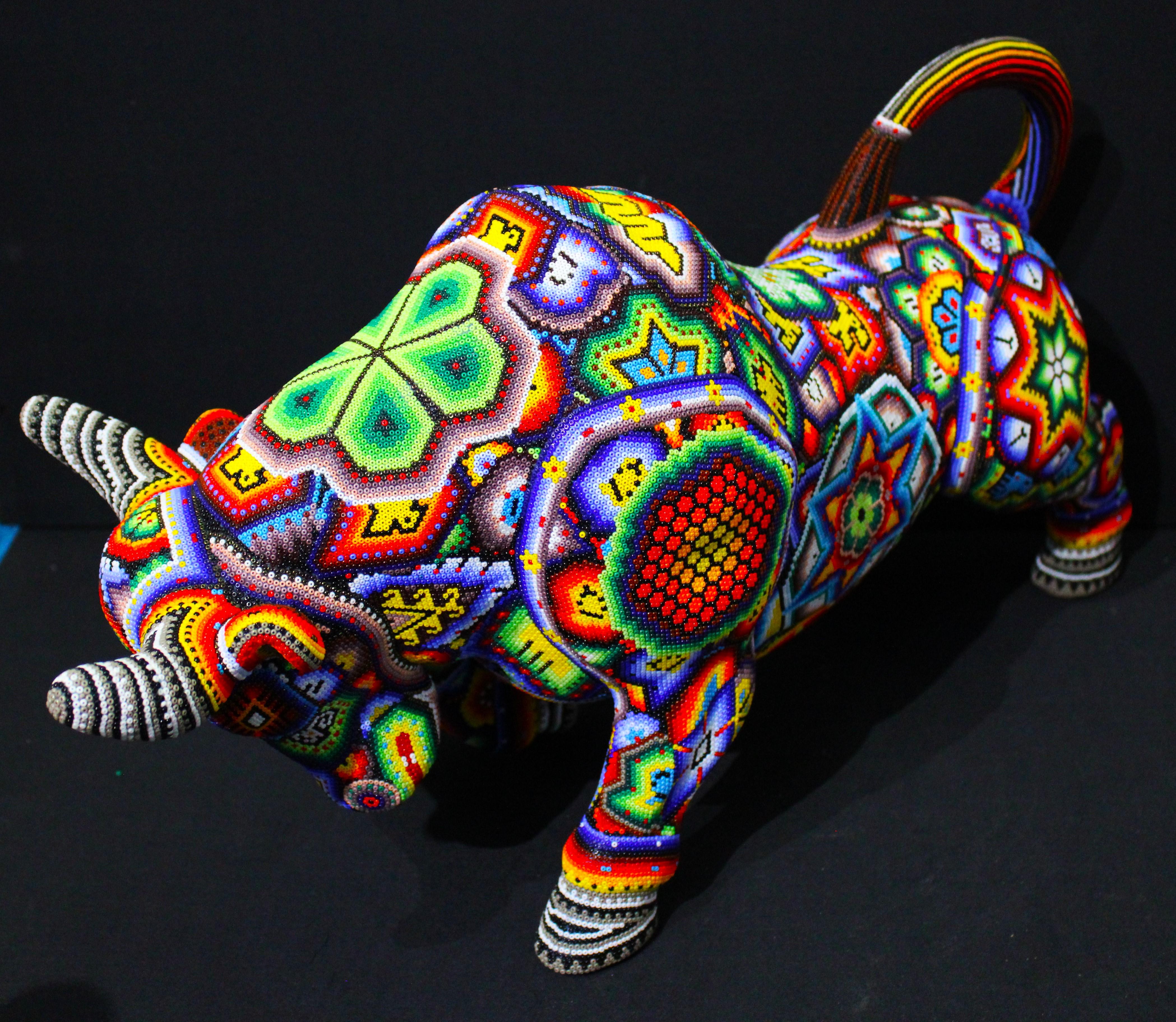 ¡ Feiertags-Sonderpreise !

ALTERATION ART . . ist eine Collaboration zwischen Rick Wolfryd, bildender Künstler und Kunsthändler mit über 40 Jahren Erfahrung, und verschiedenen mexikanischen Huichol-Künstlern und mexikanischen Huichol-Kunststudios,