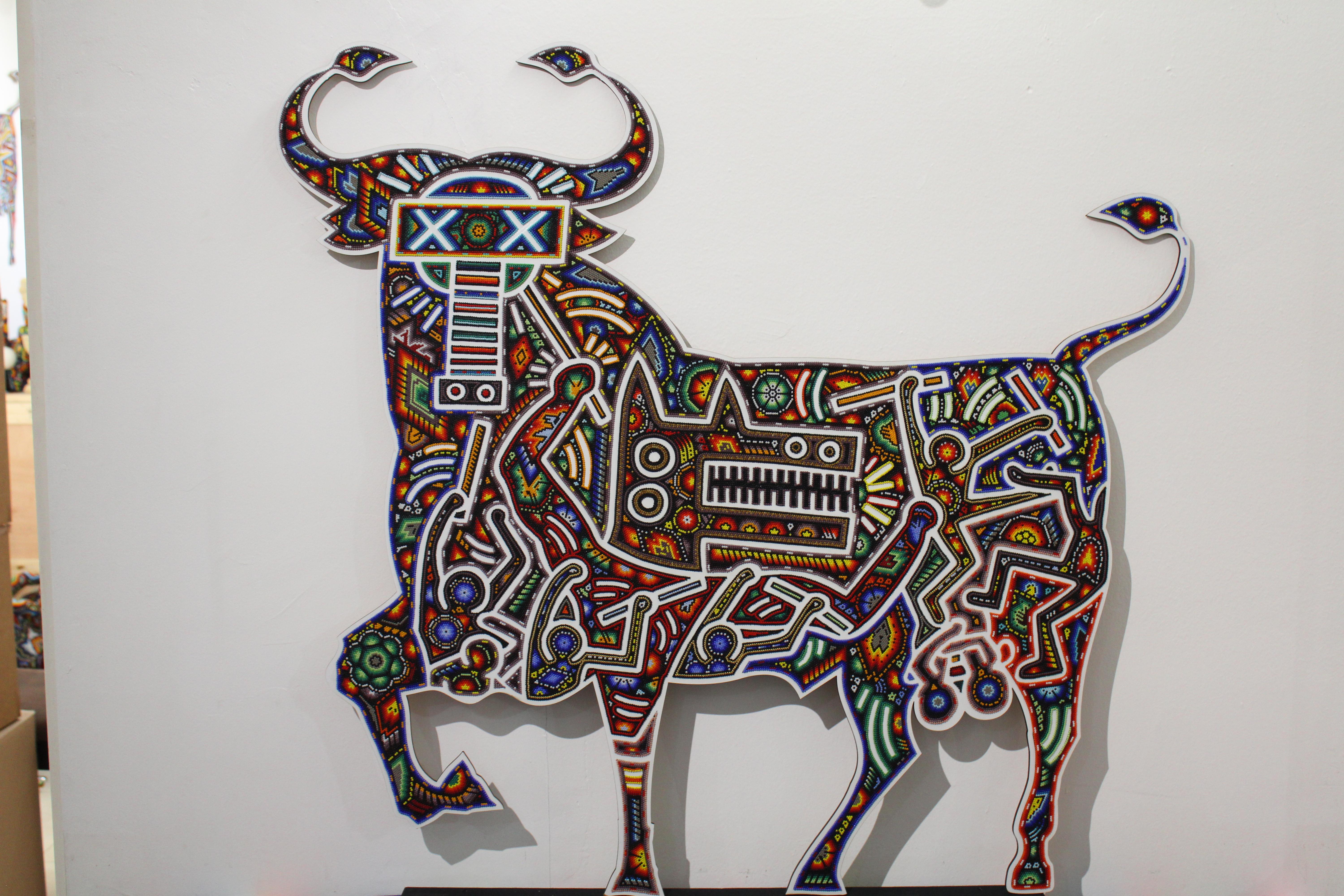 Plaque murale Huichol Bull d'après Keith Haring - Sculpture de CHROMA aka Rick Wolfryd 
