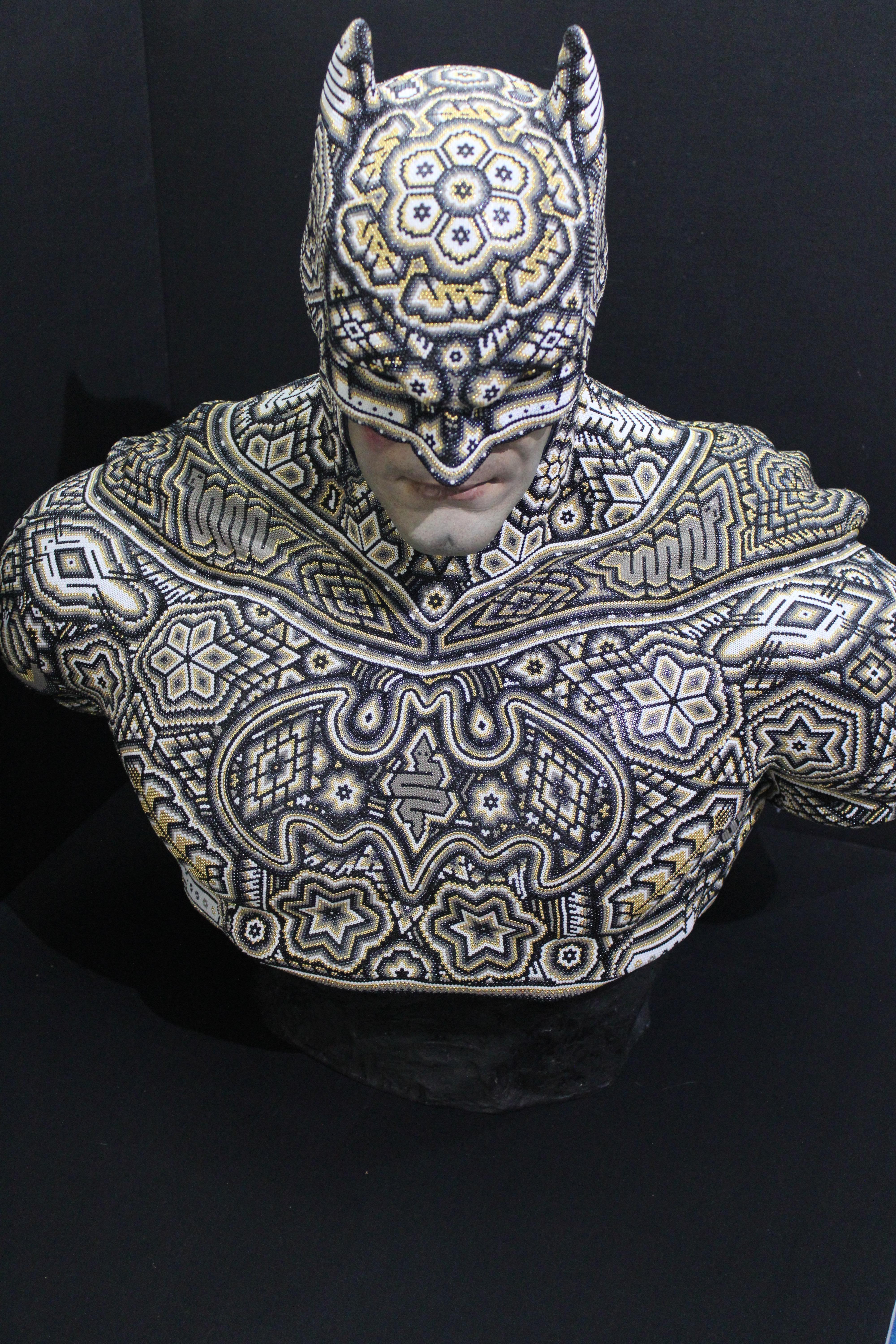 ARTE DE ALTERACIÓN . . es un proceso de colaboración entre Rick Wolfryd, artista plástico y marchante de arte con más de 40 años de experiencia, y varios artistas huicholes mexicanos y estudios de arte huicholes mexicanos por los que Rick se ha