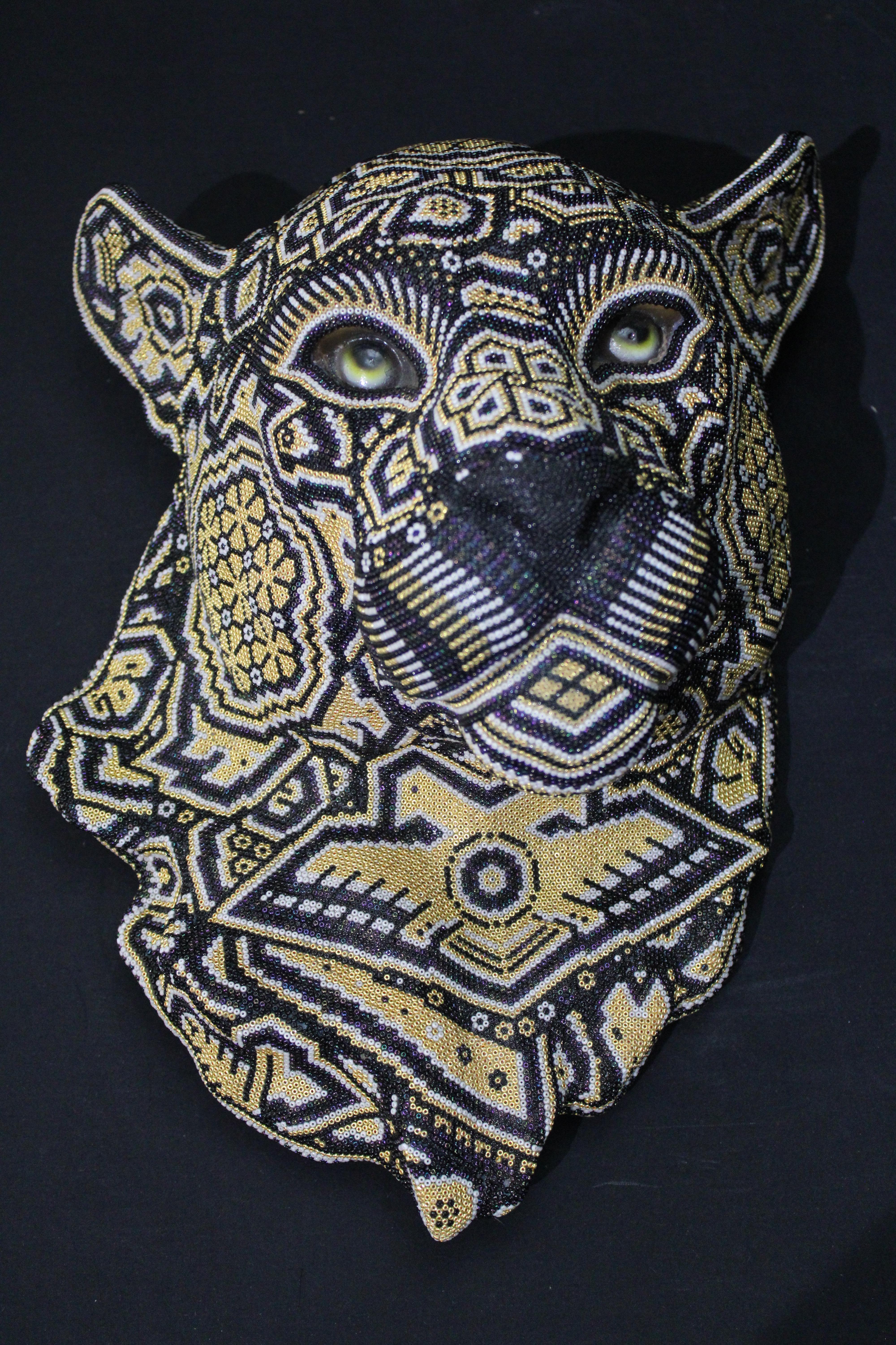 Pantera Mexicana Huichol Escultura Grande de Cuentas - Sculpture de CHROMA aka Rick Wolfryd 