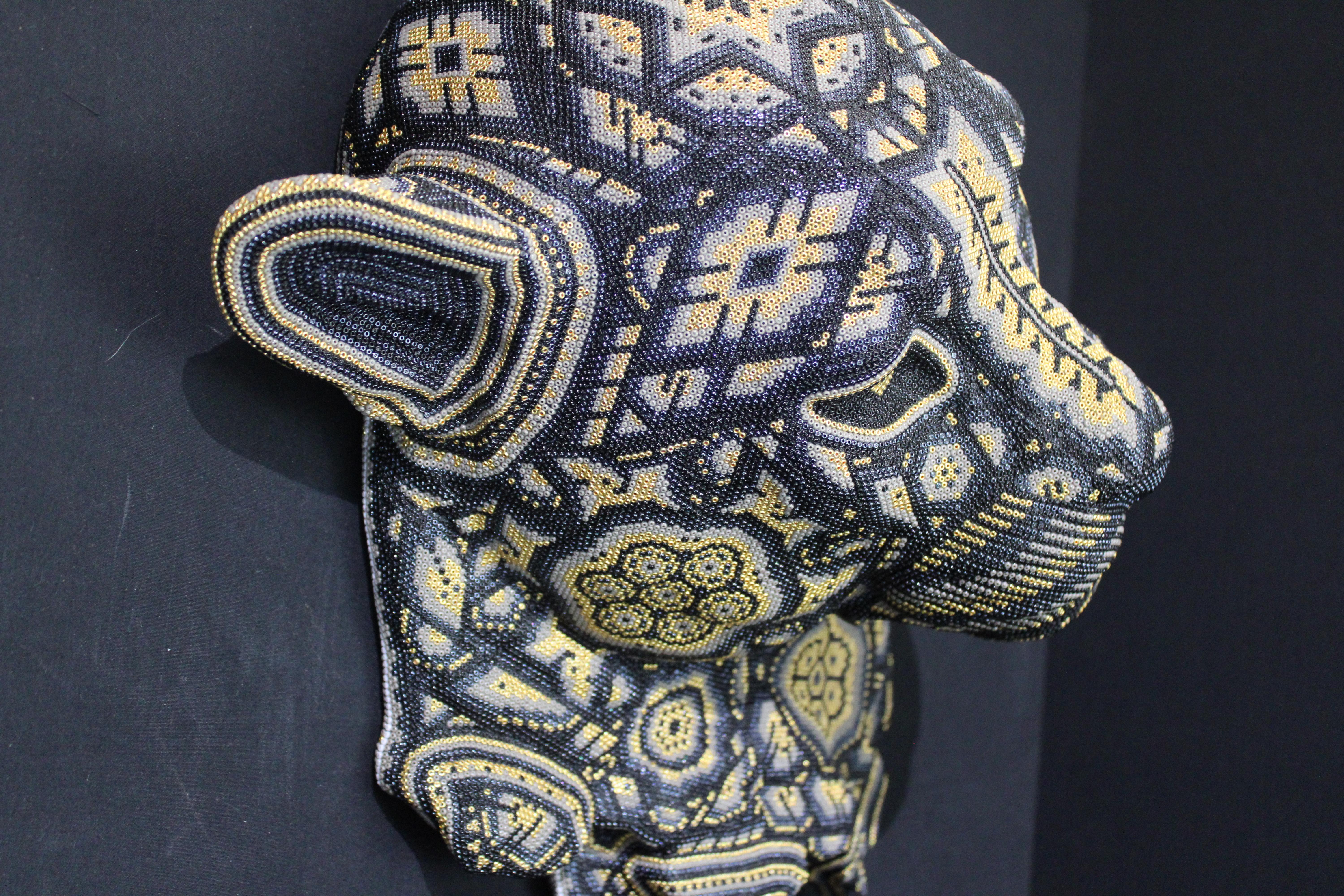 Mexikanische Huichol Perlenbesetzte große Skulptur Panther Young 1