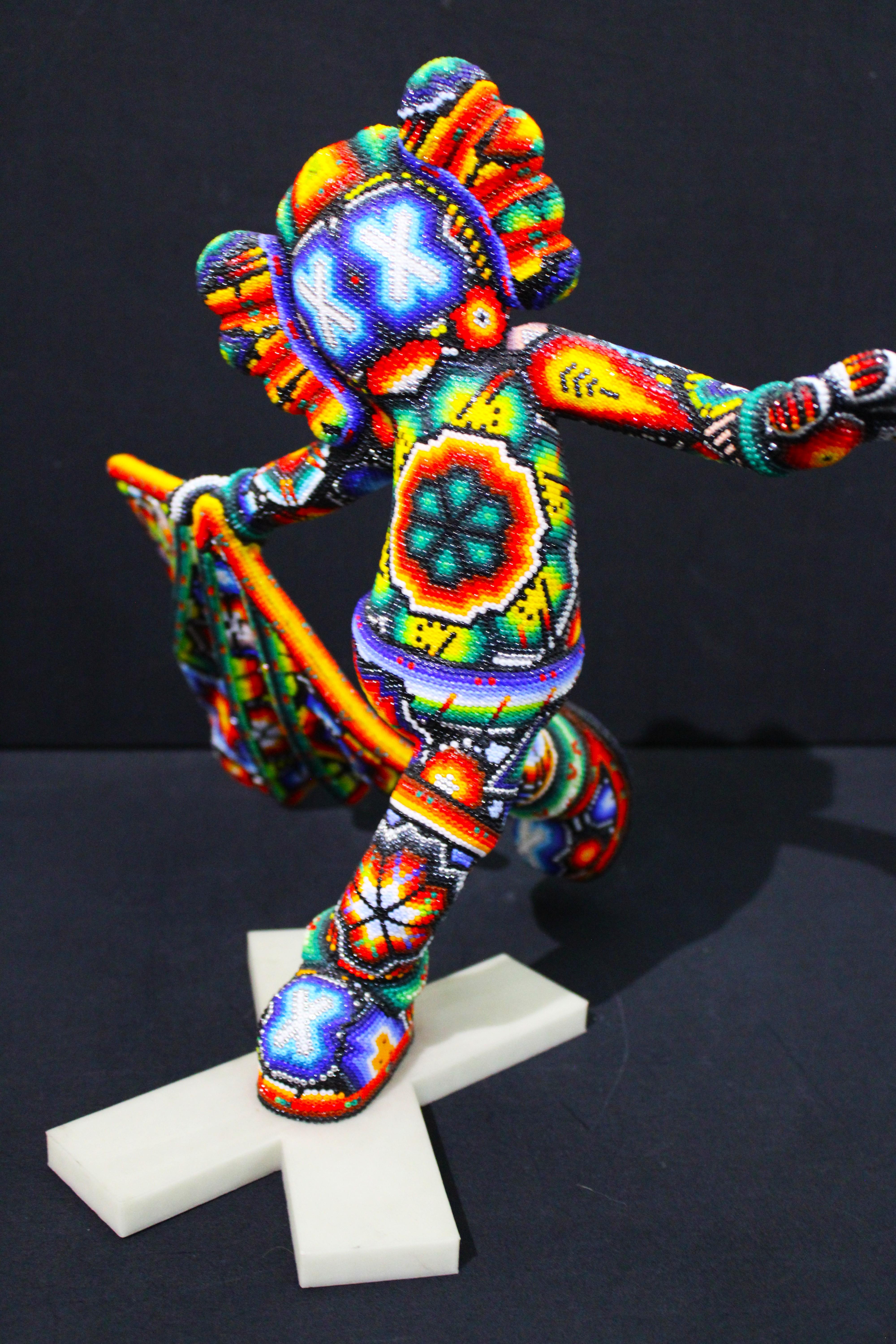Huichol-Skulptur „Toreador Independiente“ aus der Serie Huichol ALTERATIONS (Pop-Art), Sculpture, von CHROMA aka Rick Wolfryd 