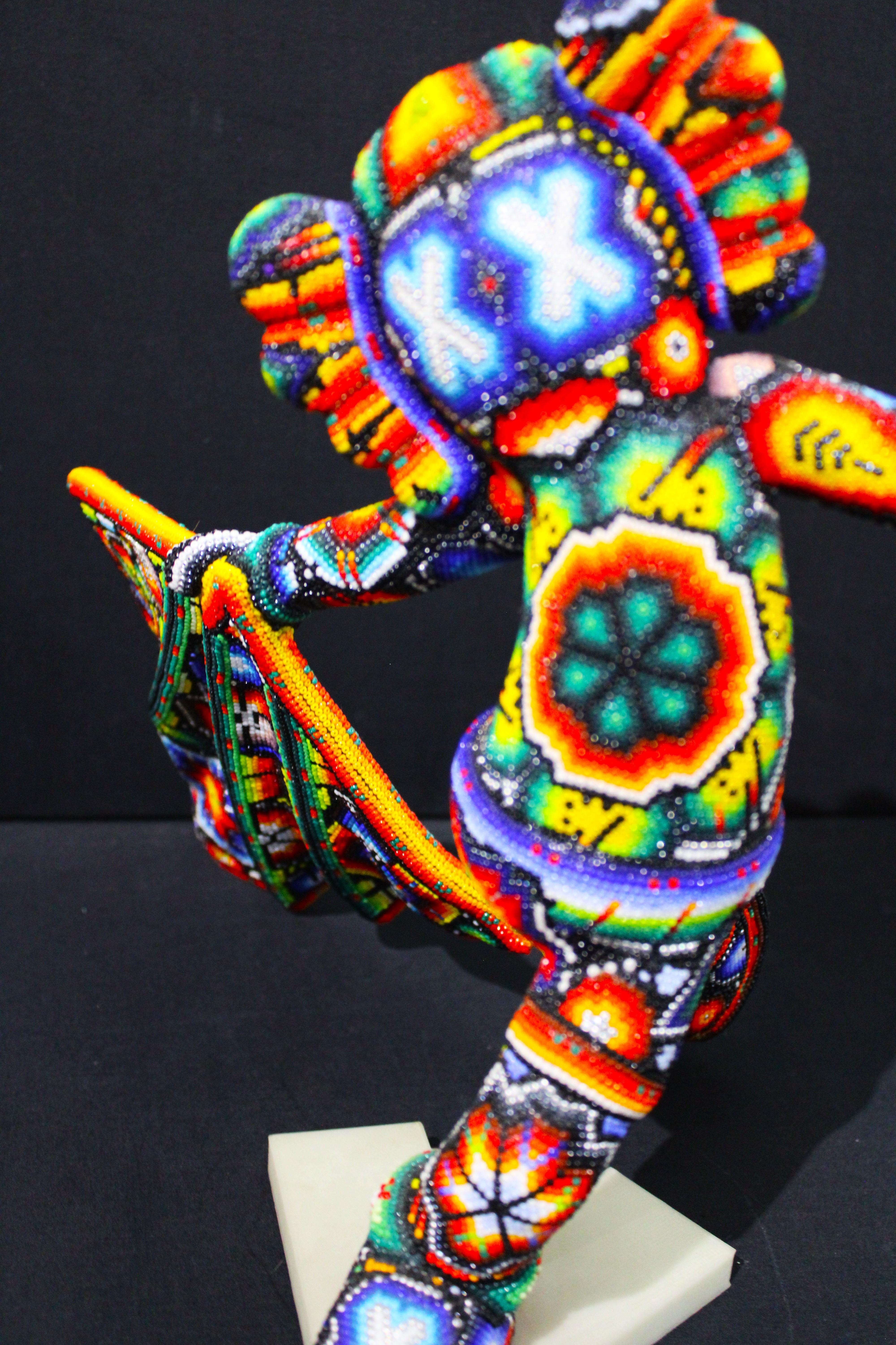Huichol-Skulptur „Toreador Independiente“ aus der Serie Huichol ALTERATIONS im Angebot 2