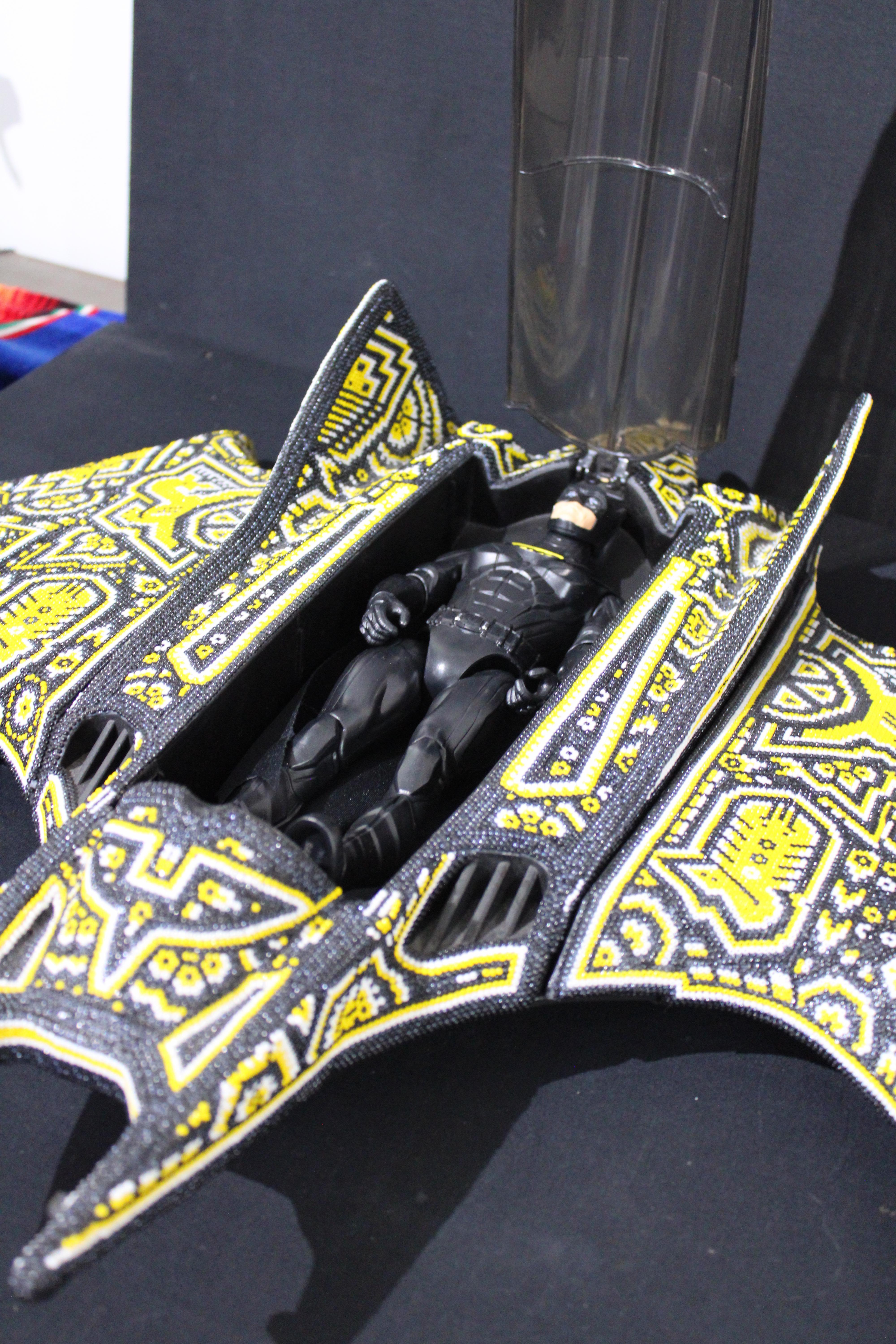 Huichol ULTRA RARE BATMOVIL  de Huichol Alterations en vente 5