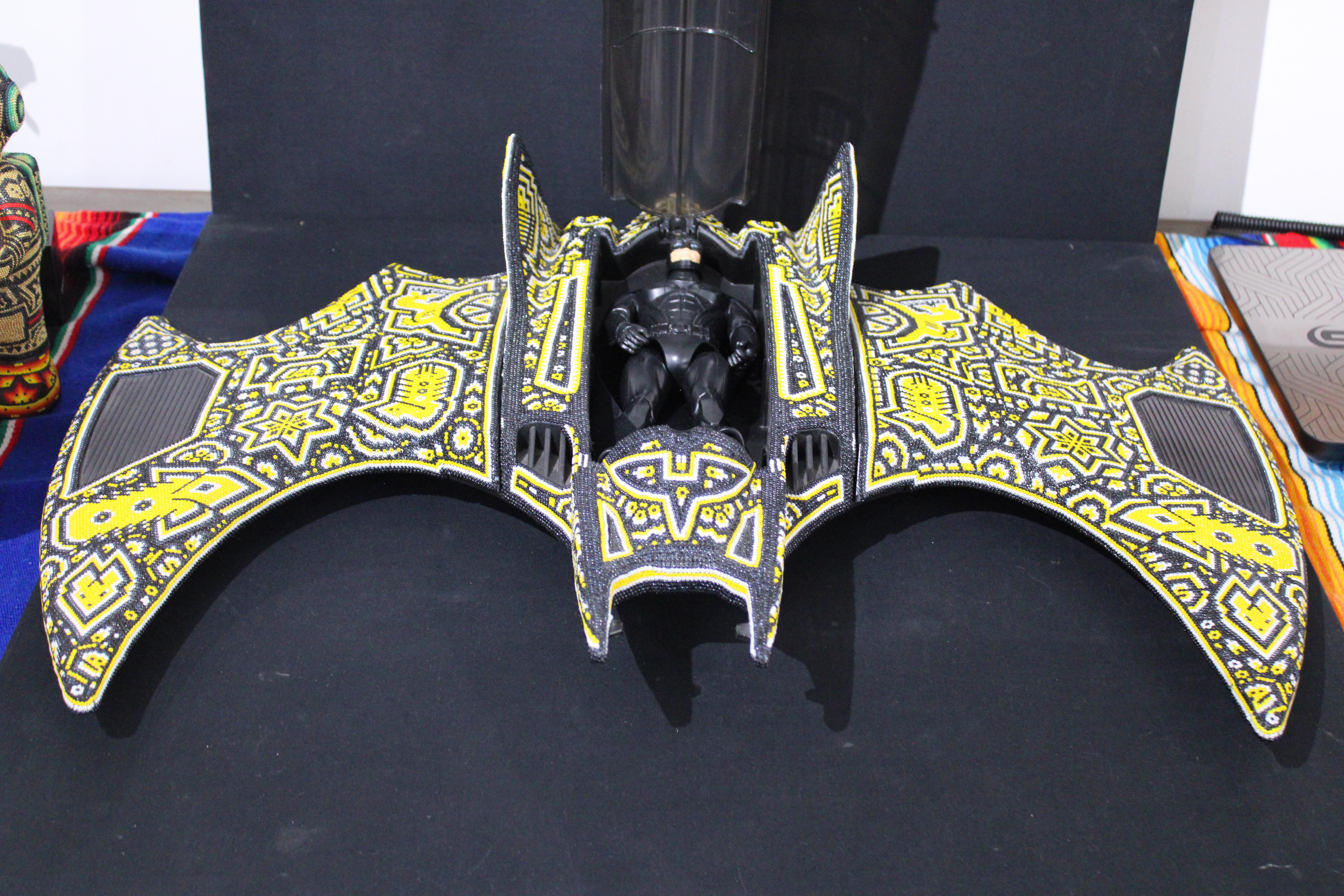 Huichol ULTRA RARE BATMOVIL  de Huichol Alterations en vente 6