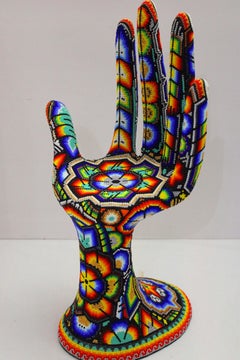 Mini "Mani magiche" dalla serie Huichol ALTERATIONS