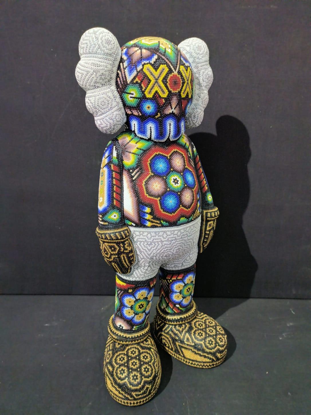 Mexikanische Huichol-Skulptur nach Kühen, Spielzeug, Perlenskulptur (Schwarz), Figurative Sculpture, von CHROMA aka Rick Wolfryd 