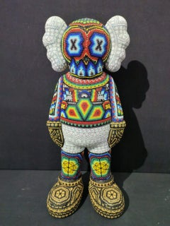 Scultura in perline messicana Huichol After KAWS Toy