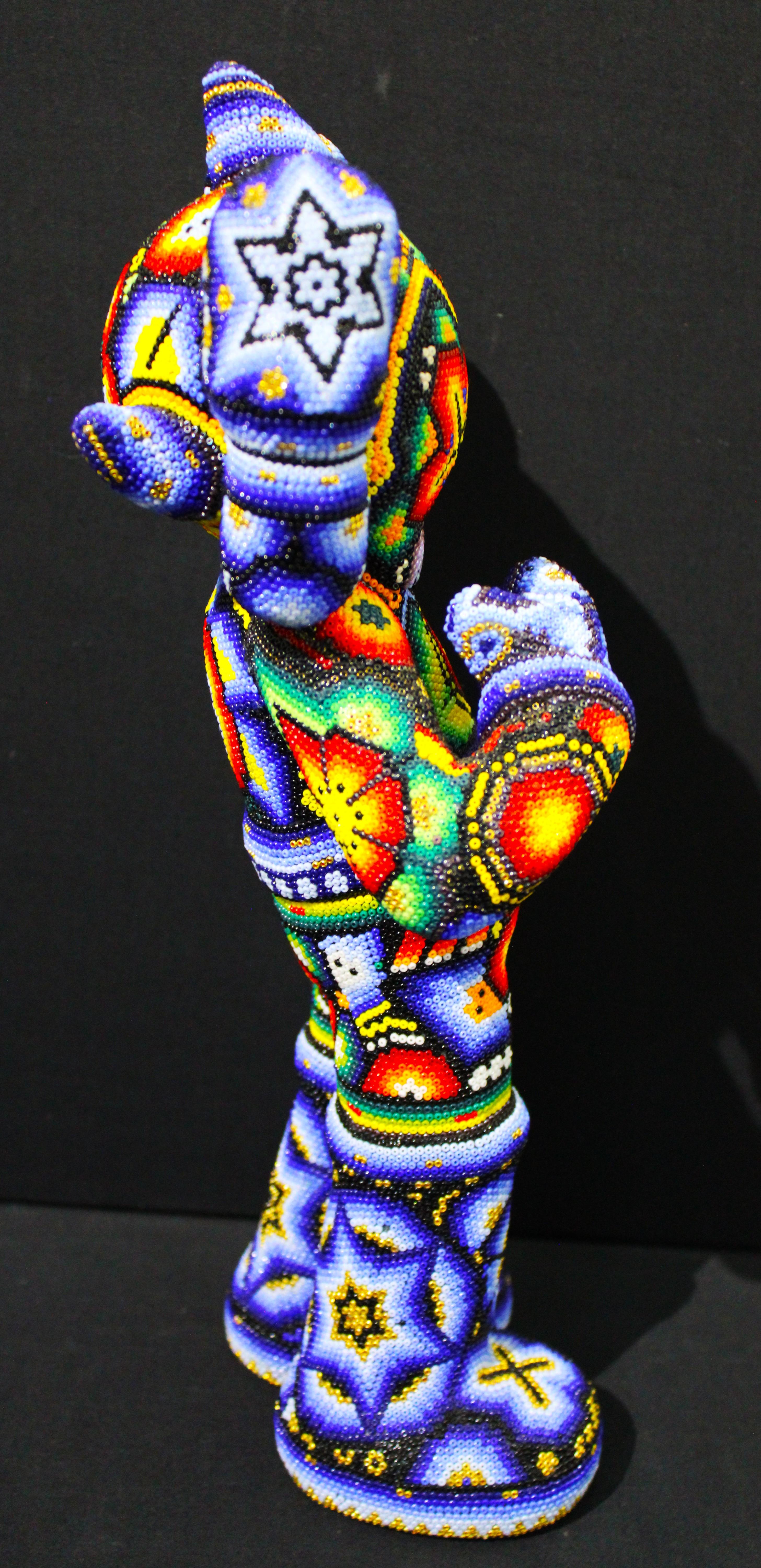 Mexikanische Huichol Astro Boy Spielzeug-Perlen-Skulptur, Huichol (Pop-Art), Sculpture, von CHROMA aka Rick Wolfryd 