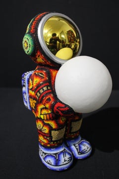 Altavoz Bluetooth Huichol "Astronauta" Escultura Mexicana de Cuentas