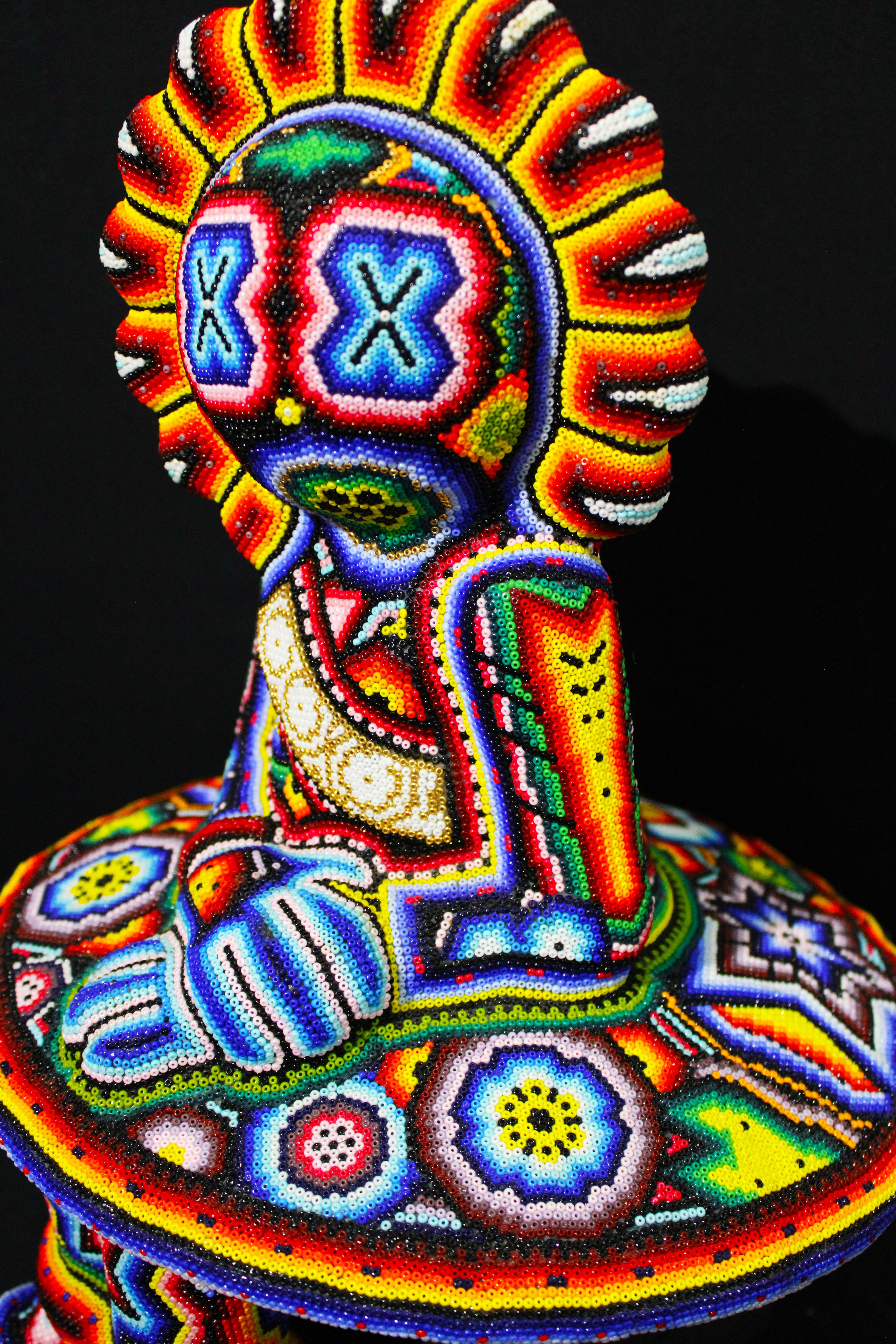 ARTE DE ALTERACIÓN . . es un proceso de colaboración entre Rick Wolfryd, artista plástico y marchante de arte con más de 40 años de experiencia, y varios artistas huicholes mexicanos y estudios de arte huicholes mexicanos por los que Rick se ha
