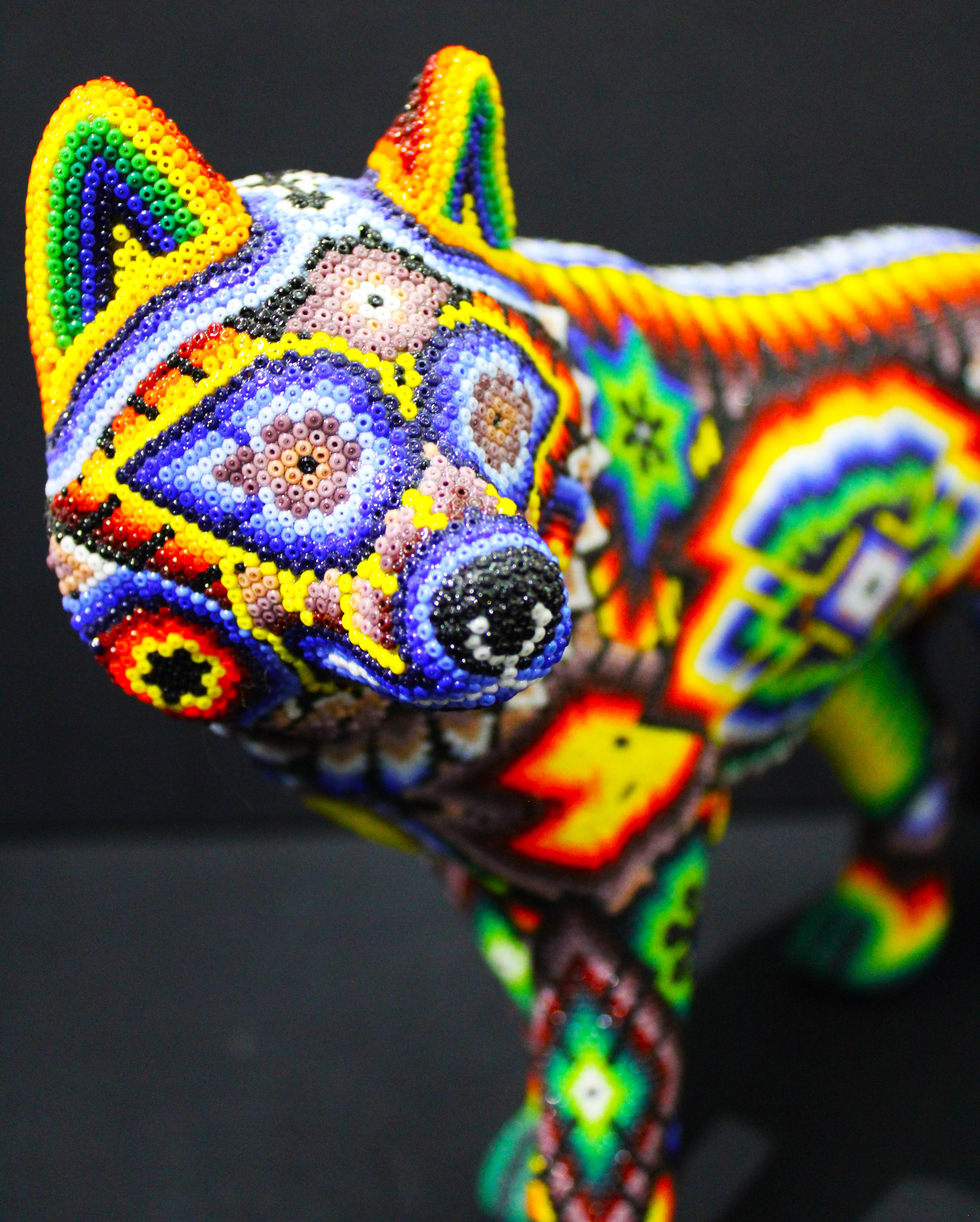Sculpture d'art mexicaine Huichol en perles " Wolf "