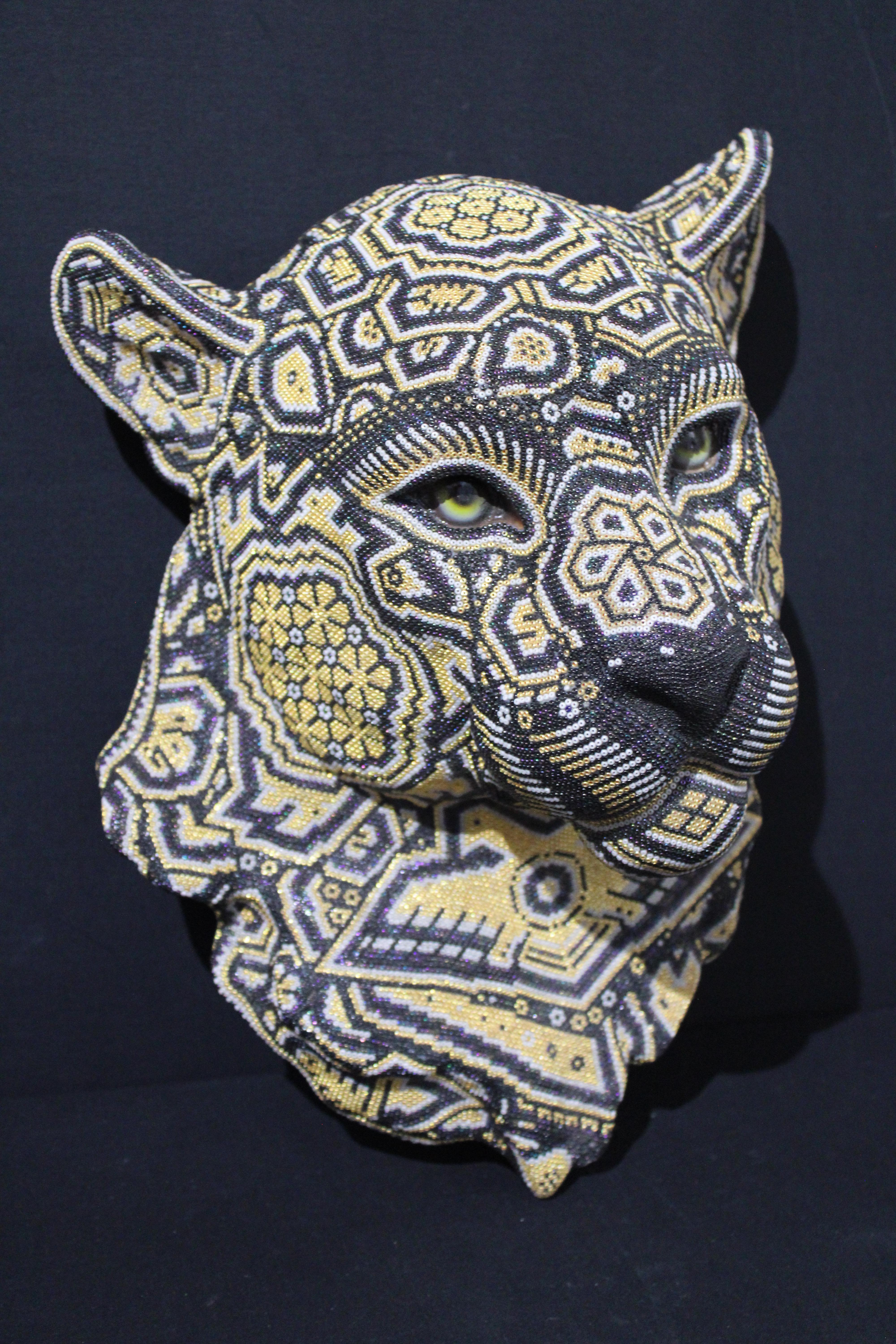 Pantera Mexicana Huichol Escultura Grande de Cuentas - Abstract Sculpture Negro de CHROMA aka Rick Wolfryd 