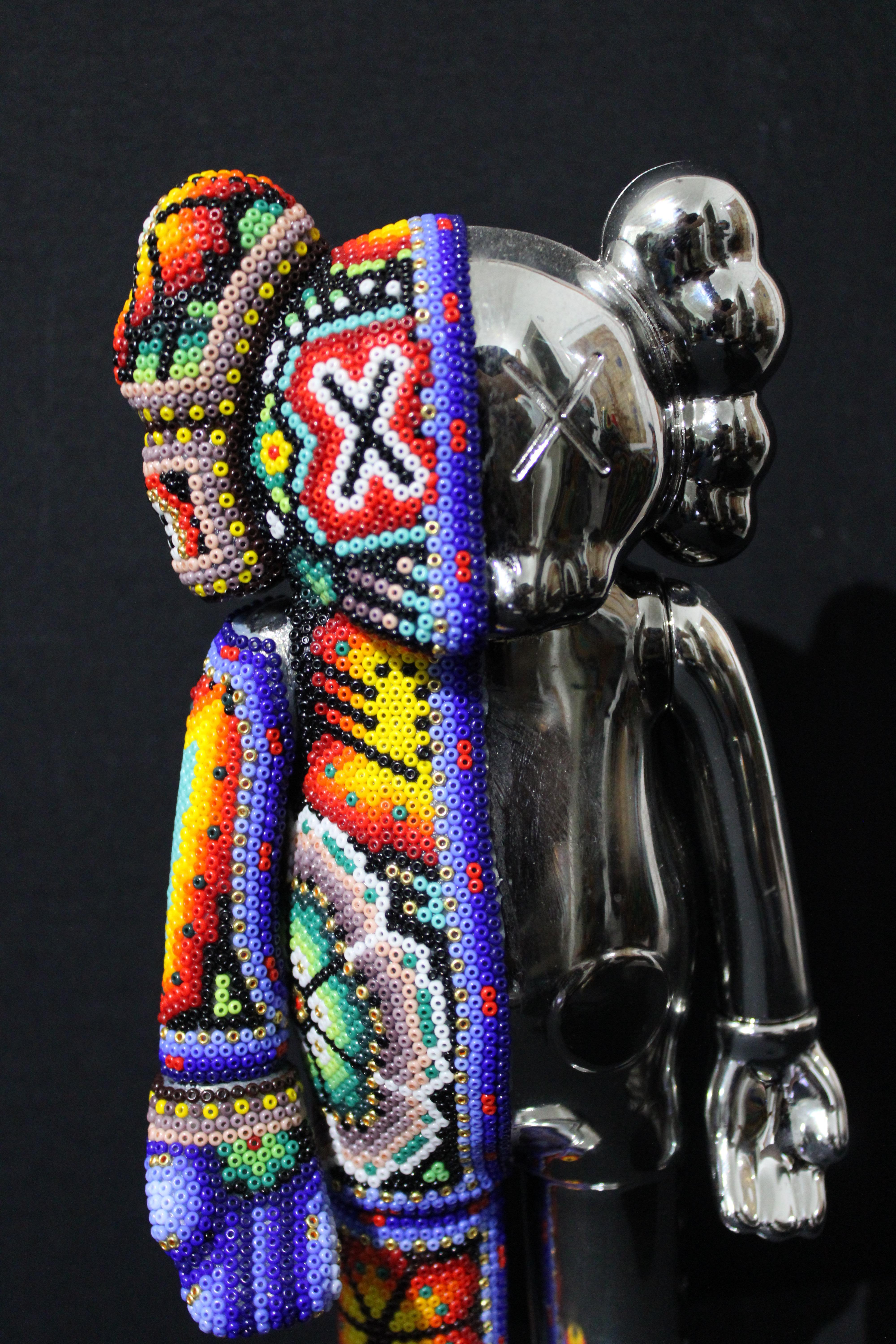 DE L'ESPACE À VOTRE BUREAU !!! . .
BLUETOOTH ET ENCEINTE RADIO INCLUS !!!!

Une sculpture plus traditionnelle de style HUICHOL.  Il est superbe dans n'importe quelle pièce !!!

ALTERATION ART . est une Collaboration entre Rick Wolfryd, artiste et