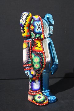 Enceinte Bluetooth Huichol mexicaine dans le style de KAWS  Sculpture en perles