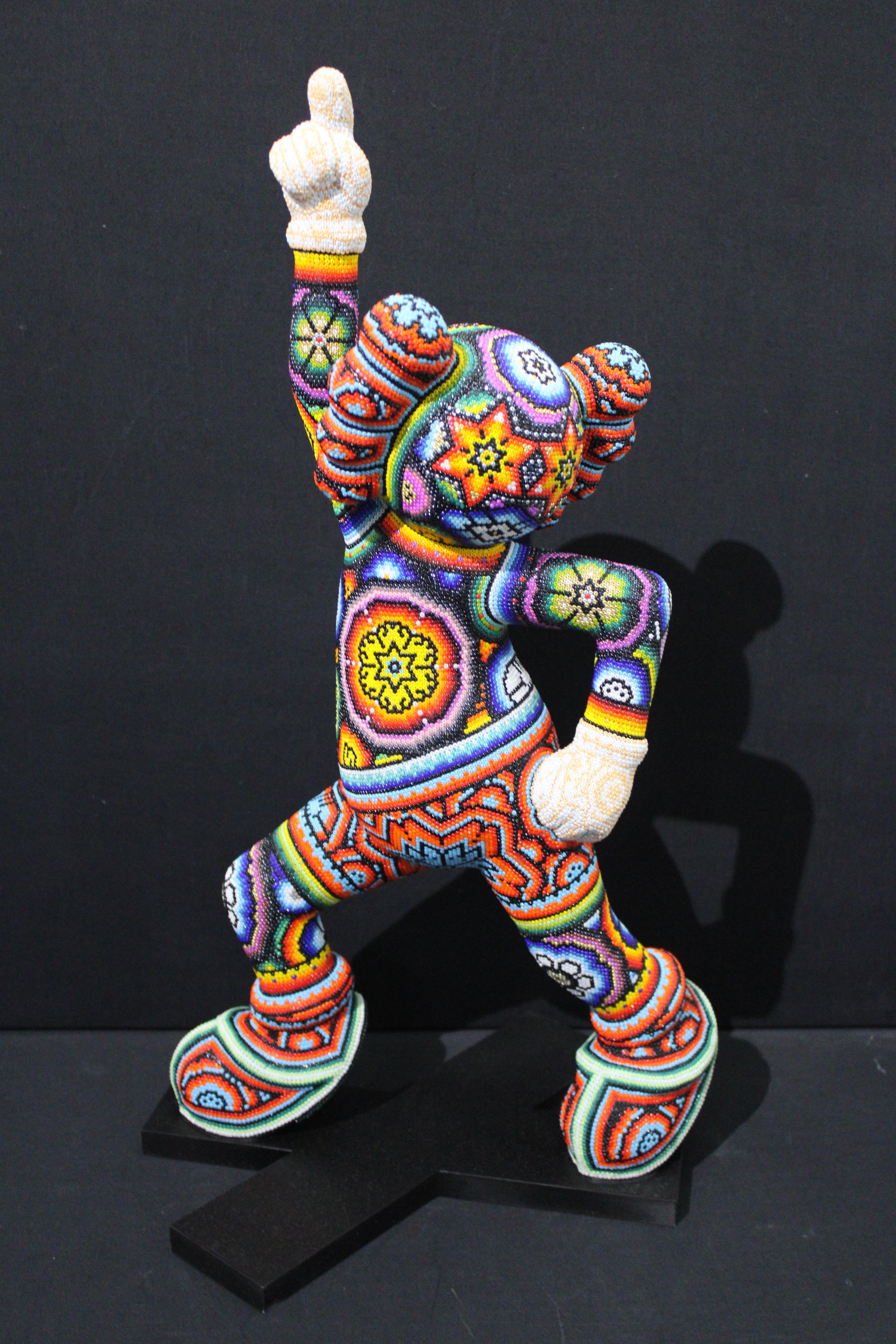 Huichol mexicain Saturday Night Fever de la série Huichol - Sculpture de CHROMA aka Rick Wolfryd 