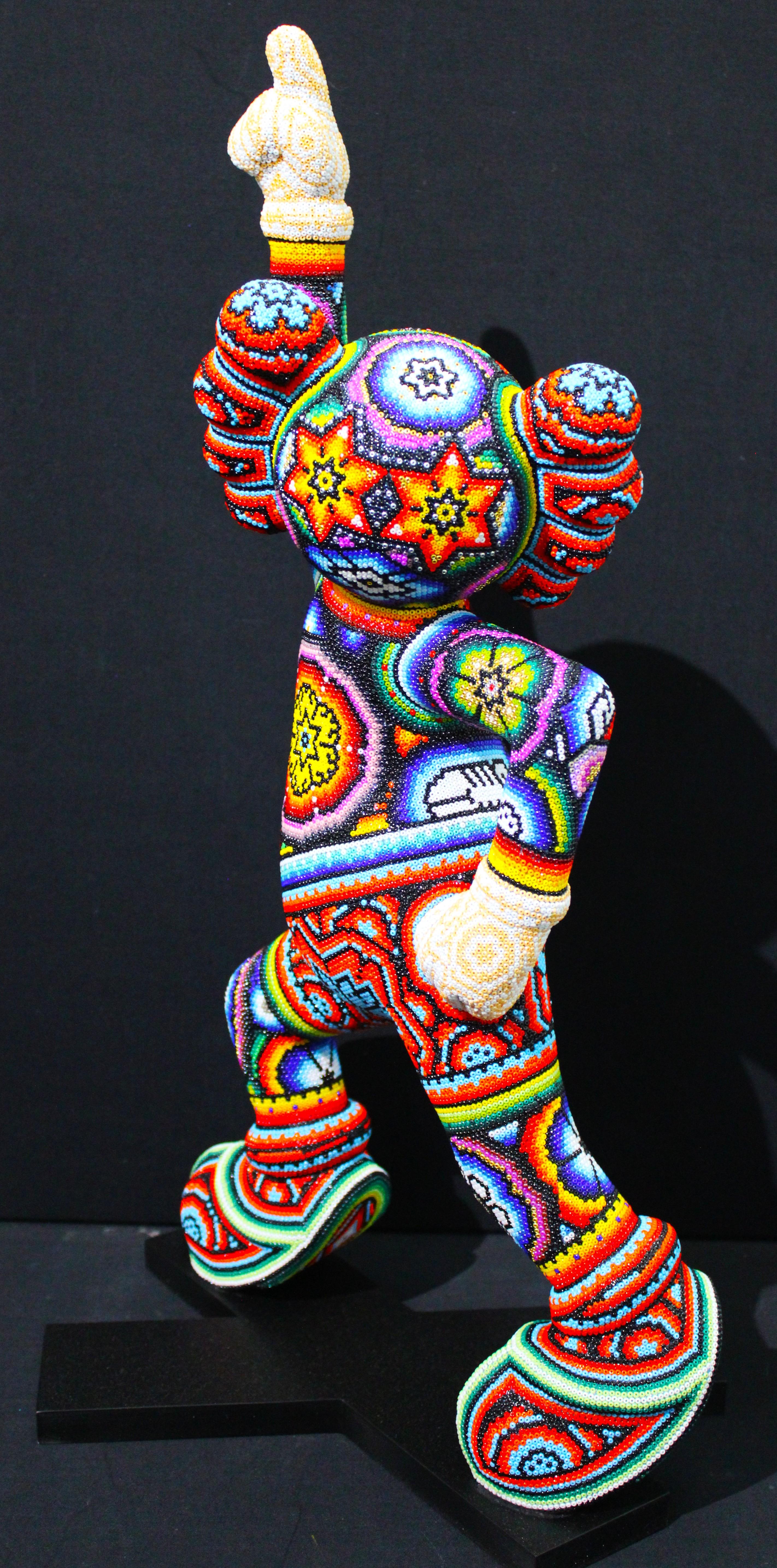 Huichol mexicain Saturday Night Fever de la série Huichol - Pop Art Sculpture par CHROMA aka Rick Wolfryd 