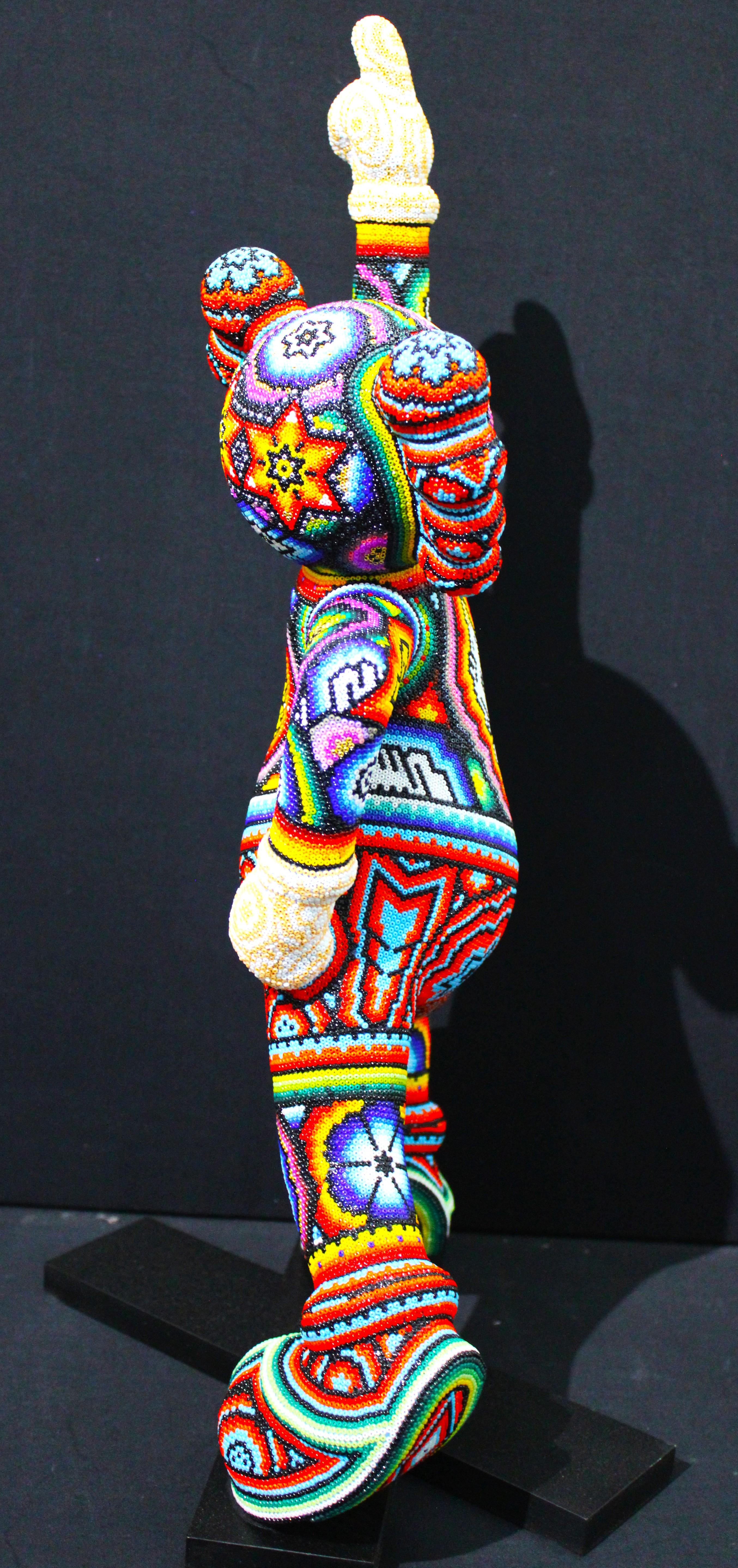 AP. 003

ALTERATION ART . est une Collaboration entre Rick Wolfryd, artiste et marchand d'art avec plus de 40 ans d'expérience, et divers artistes Huichol mexicains et studios d'art Huichol mexicain vers lesquels Rick a été attiré, après plus de 10