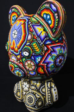 Escultura Huichol Mexicana "Oso Cuidador"  de la Serie ALTERACIONES Huicholes