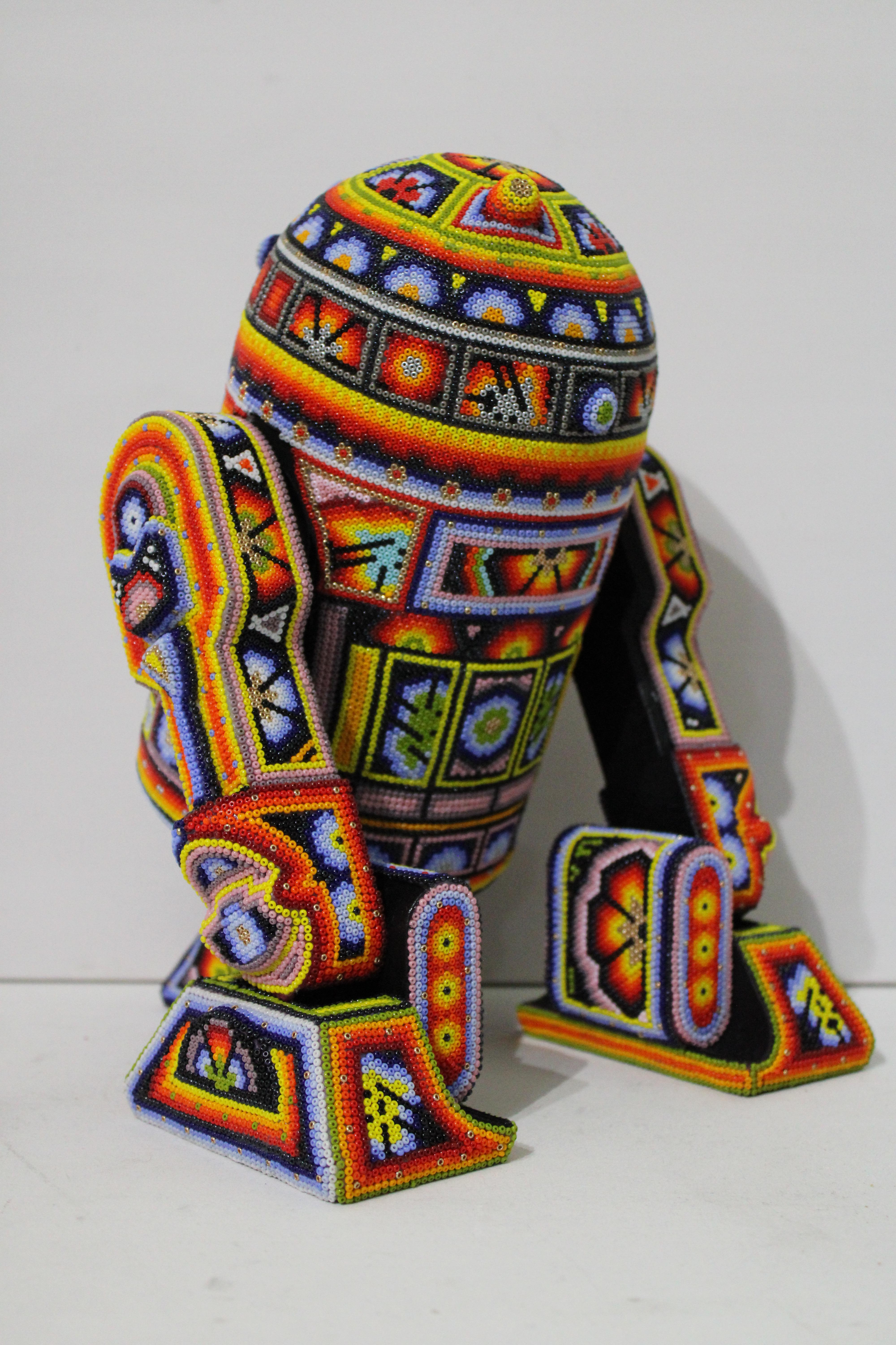 ALTERAZIONE DELL'ARTE . . è un processo di collaborazione tra Rick Wolfryd, artista e mercante d'arte con oltre 40 anni di esperienza, e vari artisti Huichol messicani e studi d'arte Huichol messicani da cui Rick è stato attratto dopo oltre 10 anni