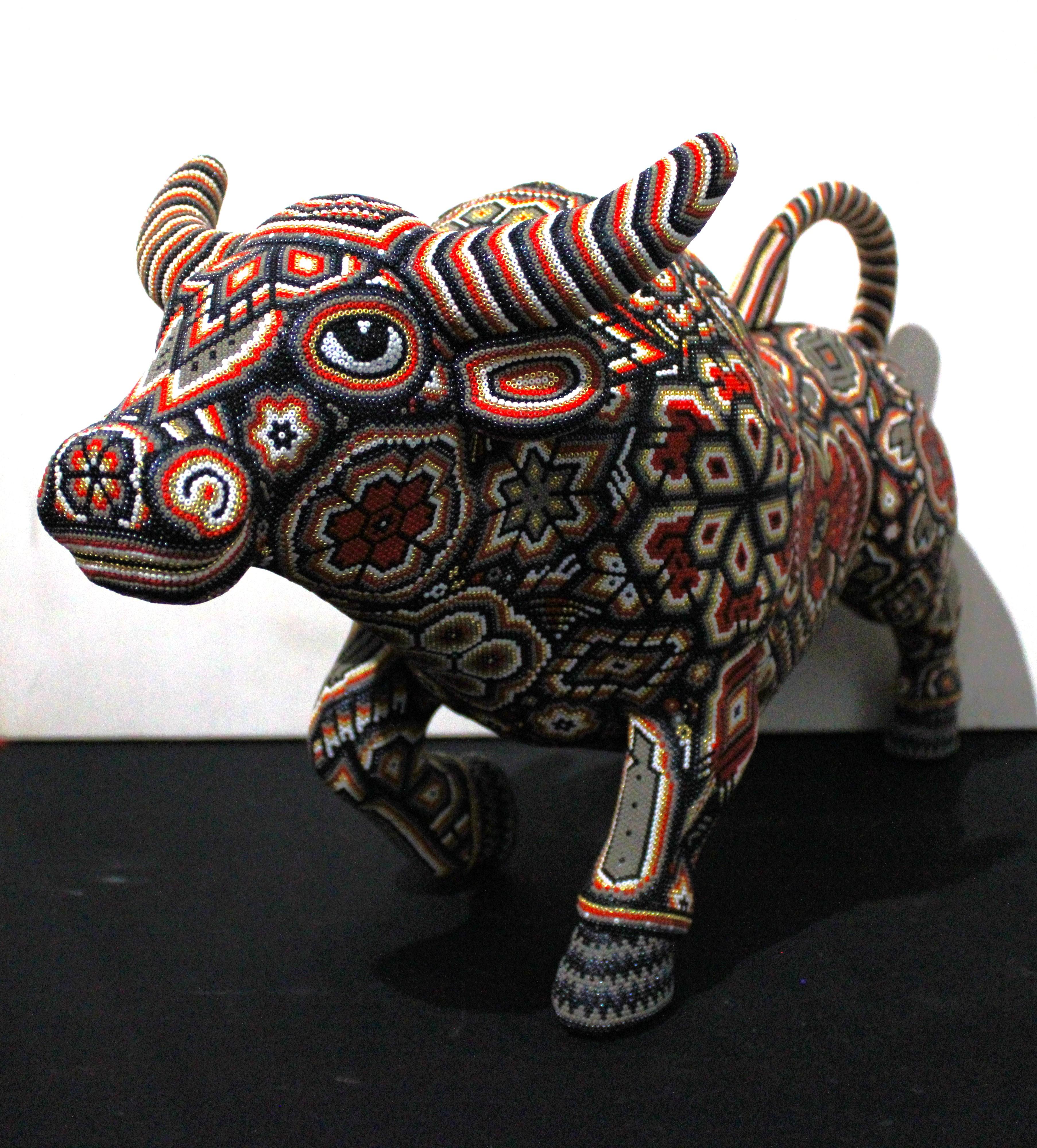 TORO ROJO - Sculpture de CHROMA aka Rick Wolfryd 
