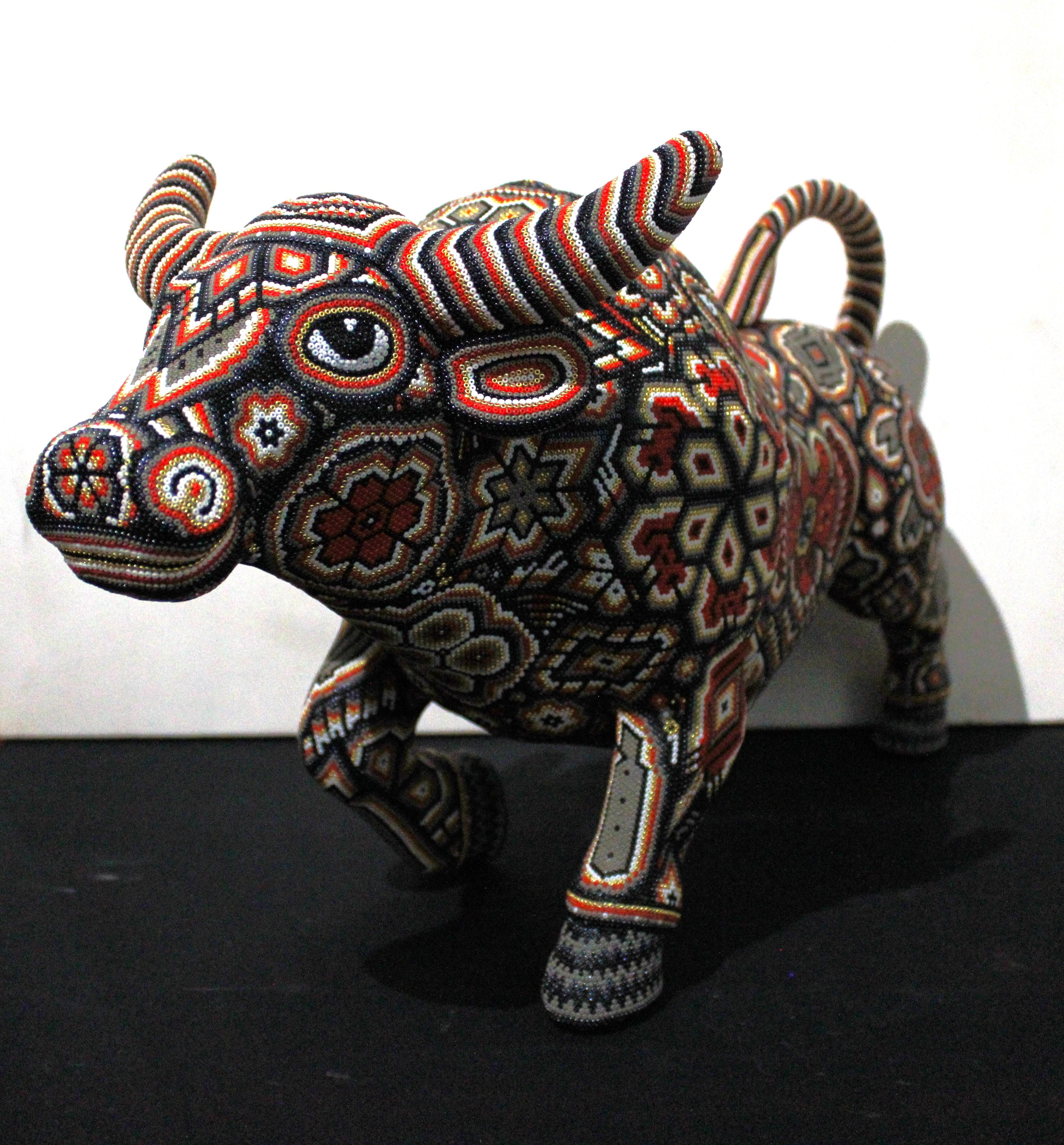 TORO ROJO - Sculpture Contemporáneo de CHROMA aka Rick Wolfryd 
