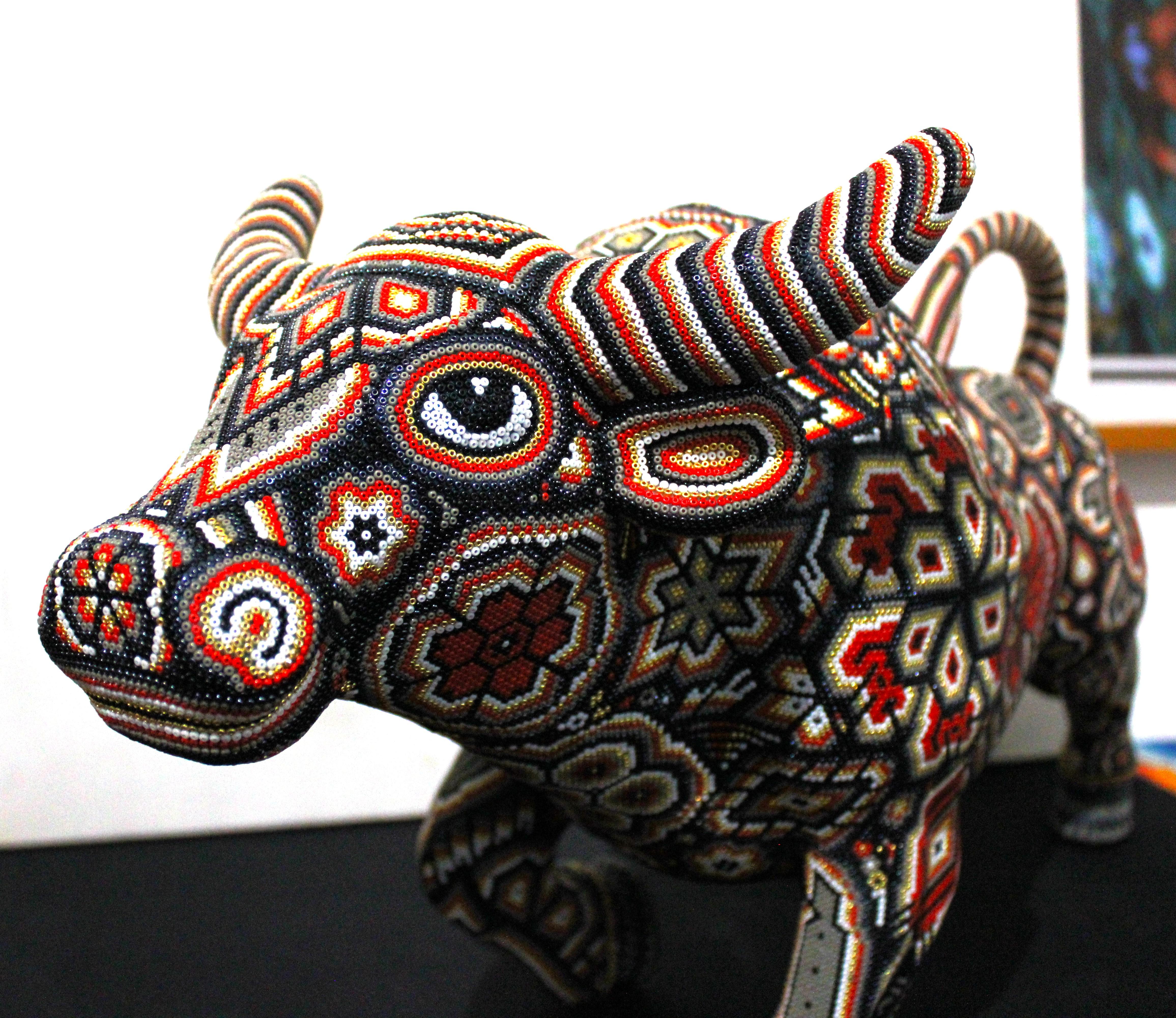 TORO ROJO - Figurative Sculpture Negro de CHROMA aka Rick Wolfryd 