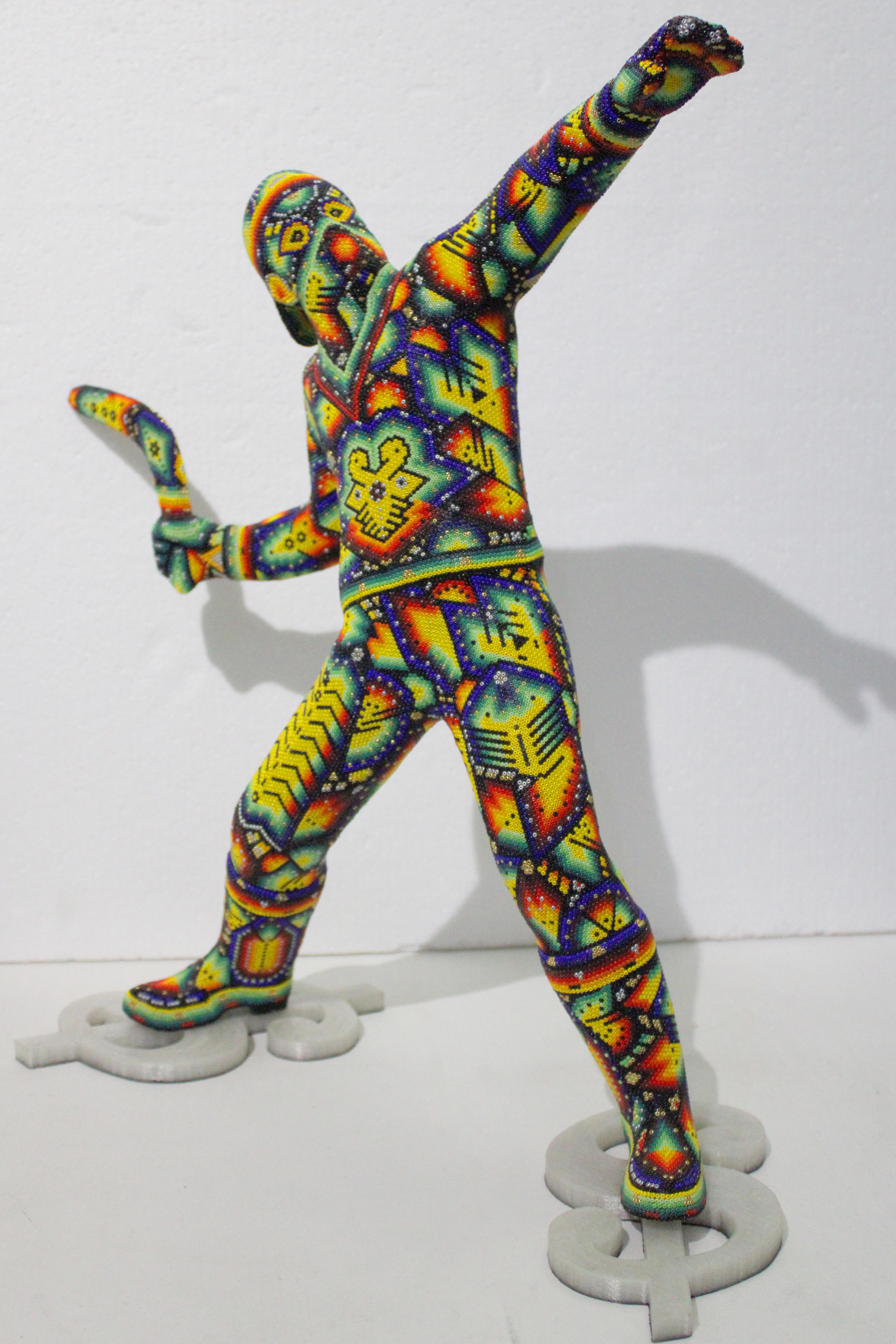 „Return on Your Money“ Mini aus der Huichol-Serie – Sculpture von CHROMA aka Rick Wolfryd 