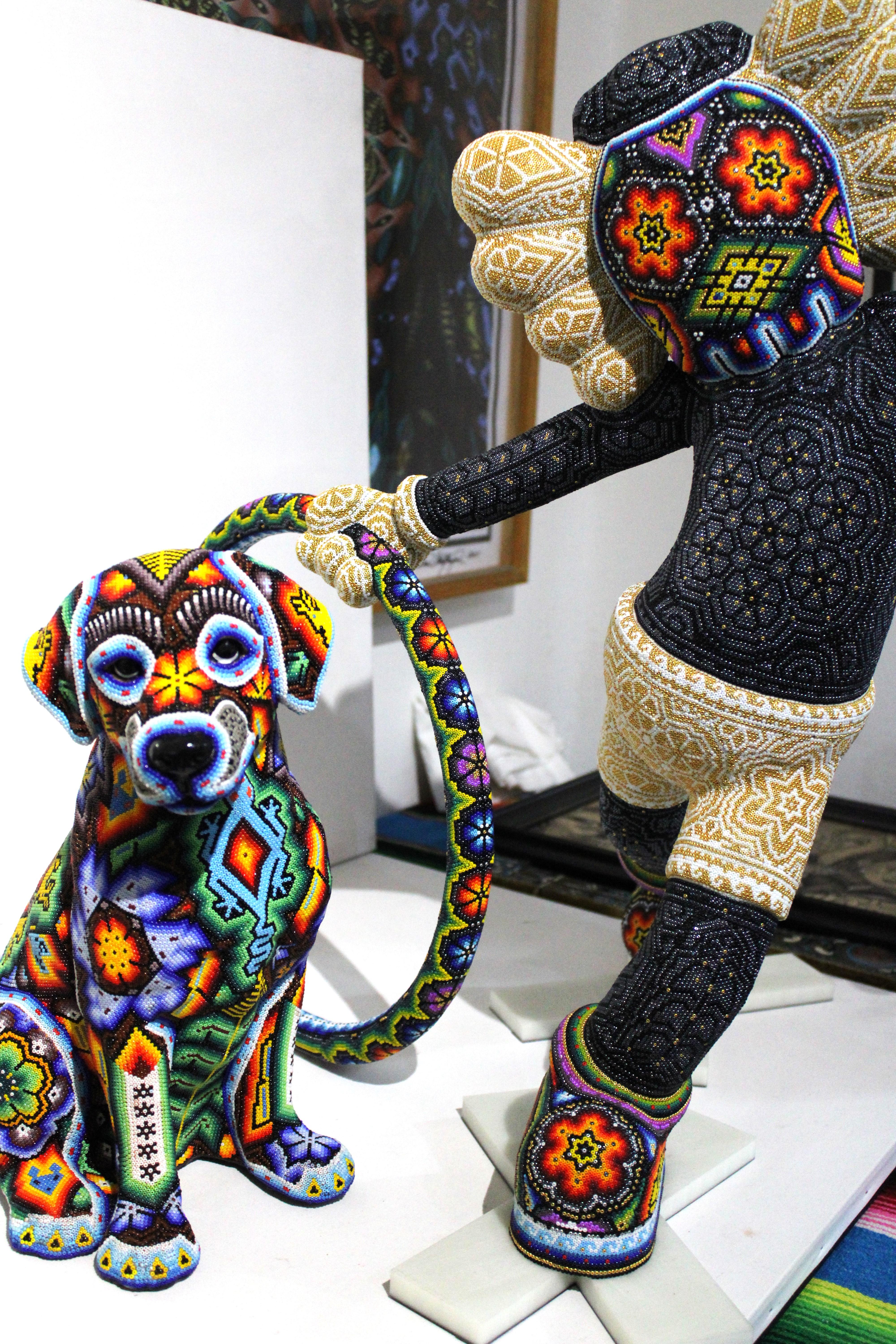„Ring Master“ aus der Serie Huichol ALTERATIONS  (Pop-Art), Sculpture, von CHROMA aka Rick Wolfryd 